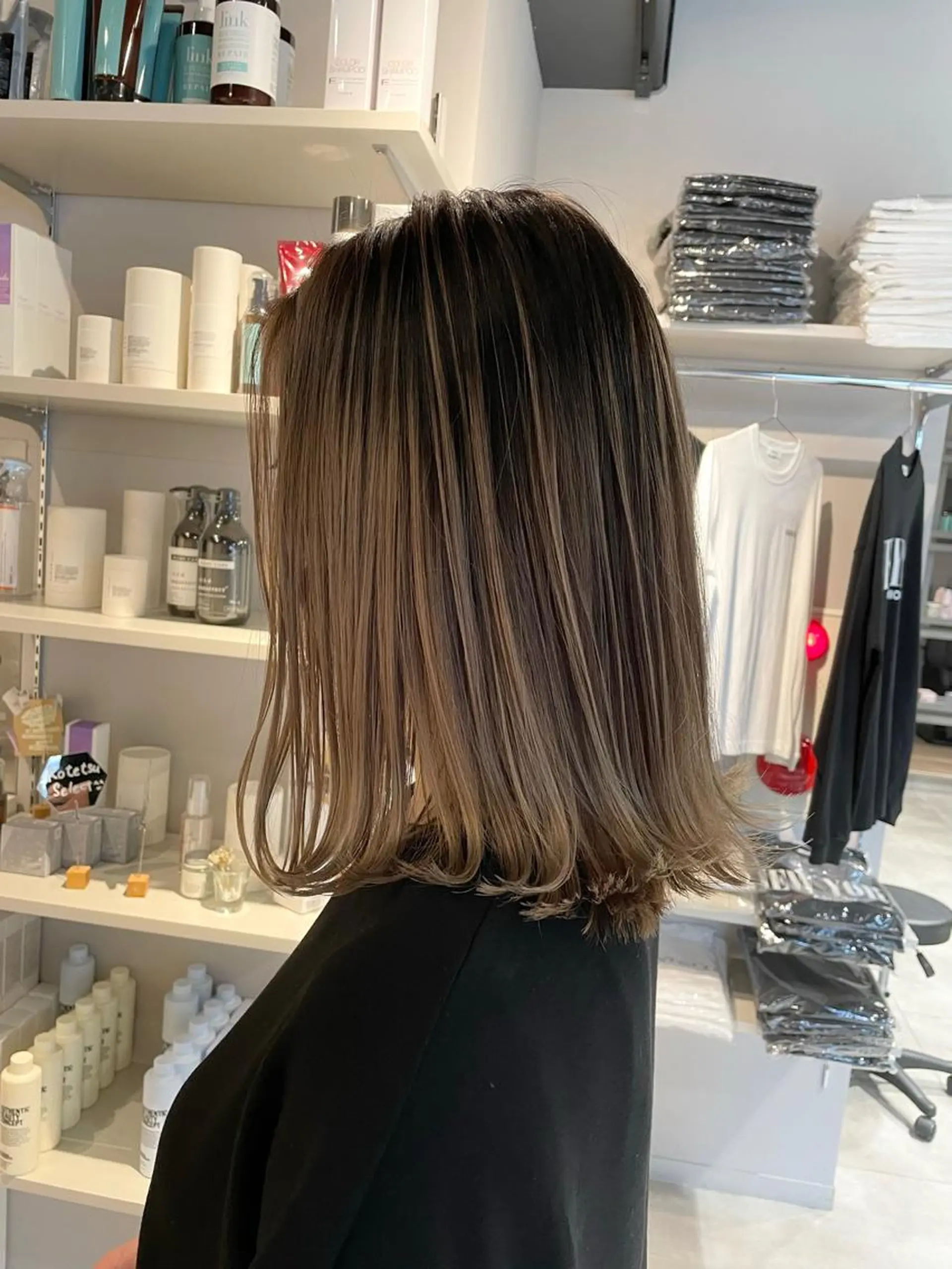 ミディアム カラー バレイヤージュ レイヤーカット ブリーチ👩‍🦳/ ‪✂︎MANAMIのヘアスタイル