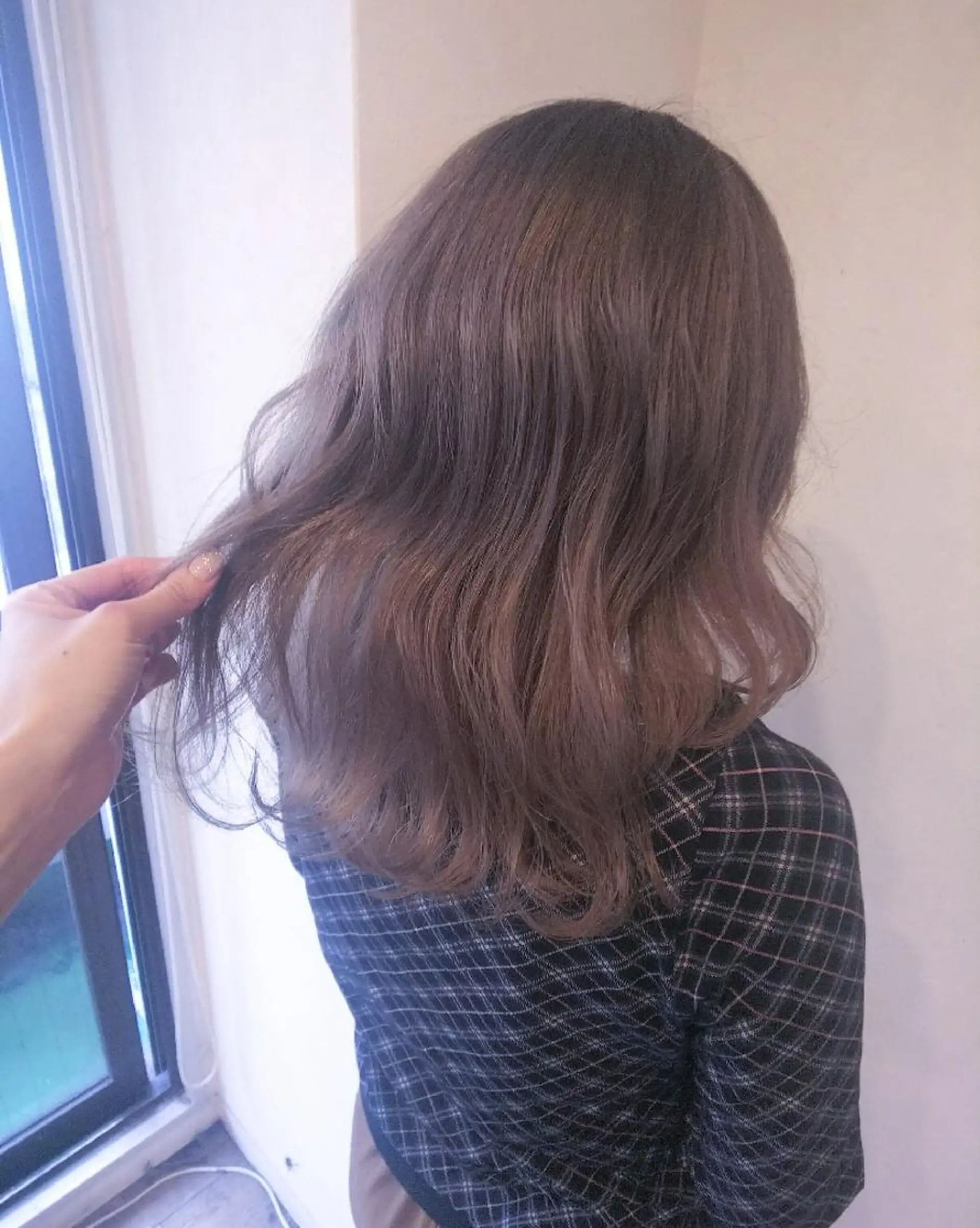 カラー セミロング ベージュカラー RU RIのヘアスタイル