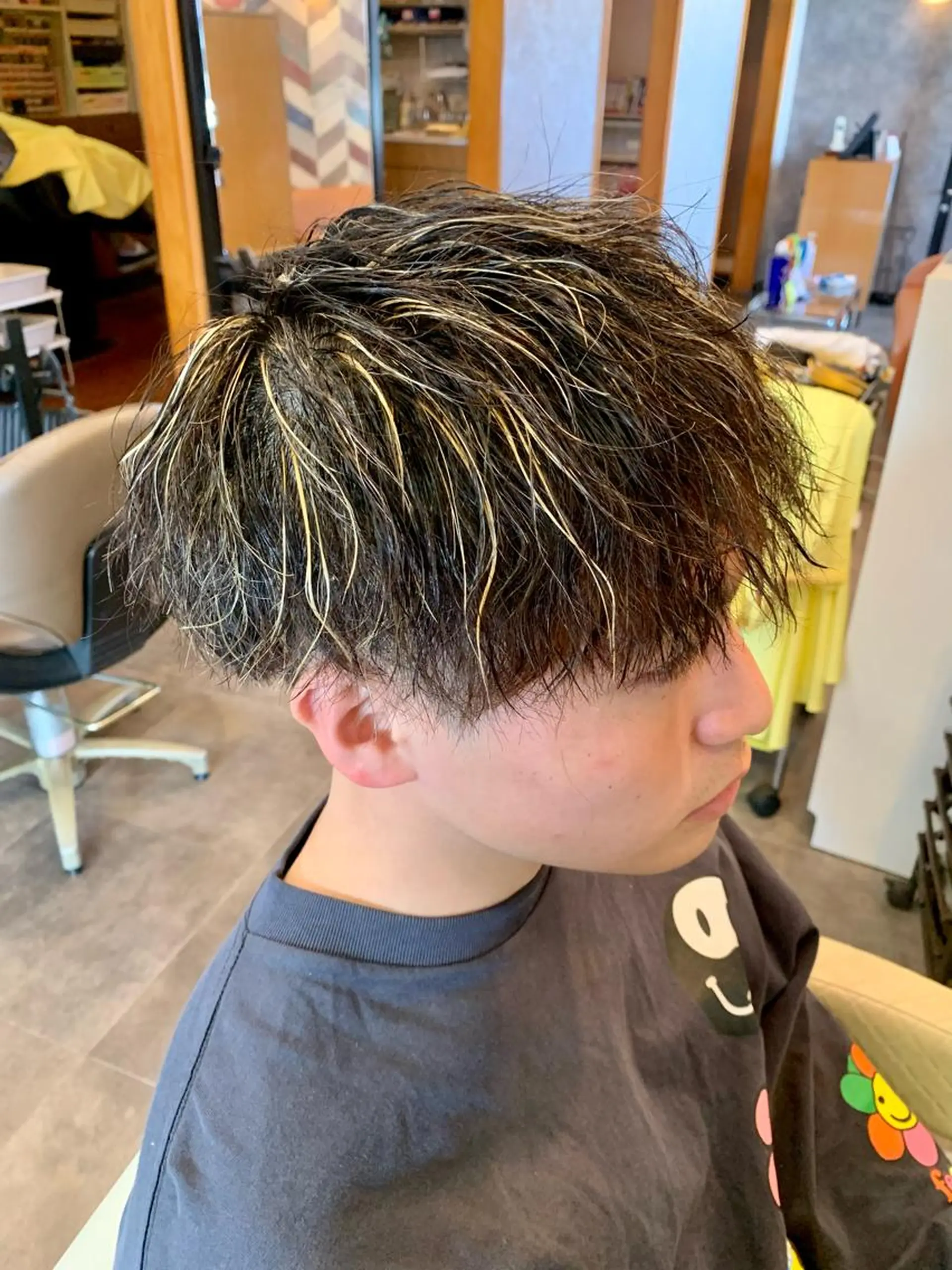 パーマ メンズ メンズハイライト メンズメッシュ カット ヘアカラー stylist 静音「LEON」のヘアスタイル