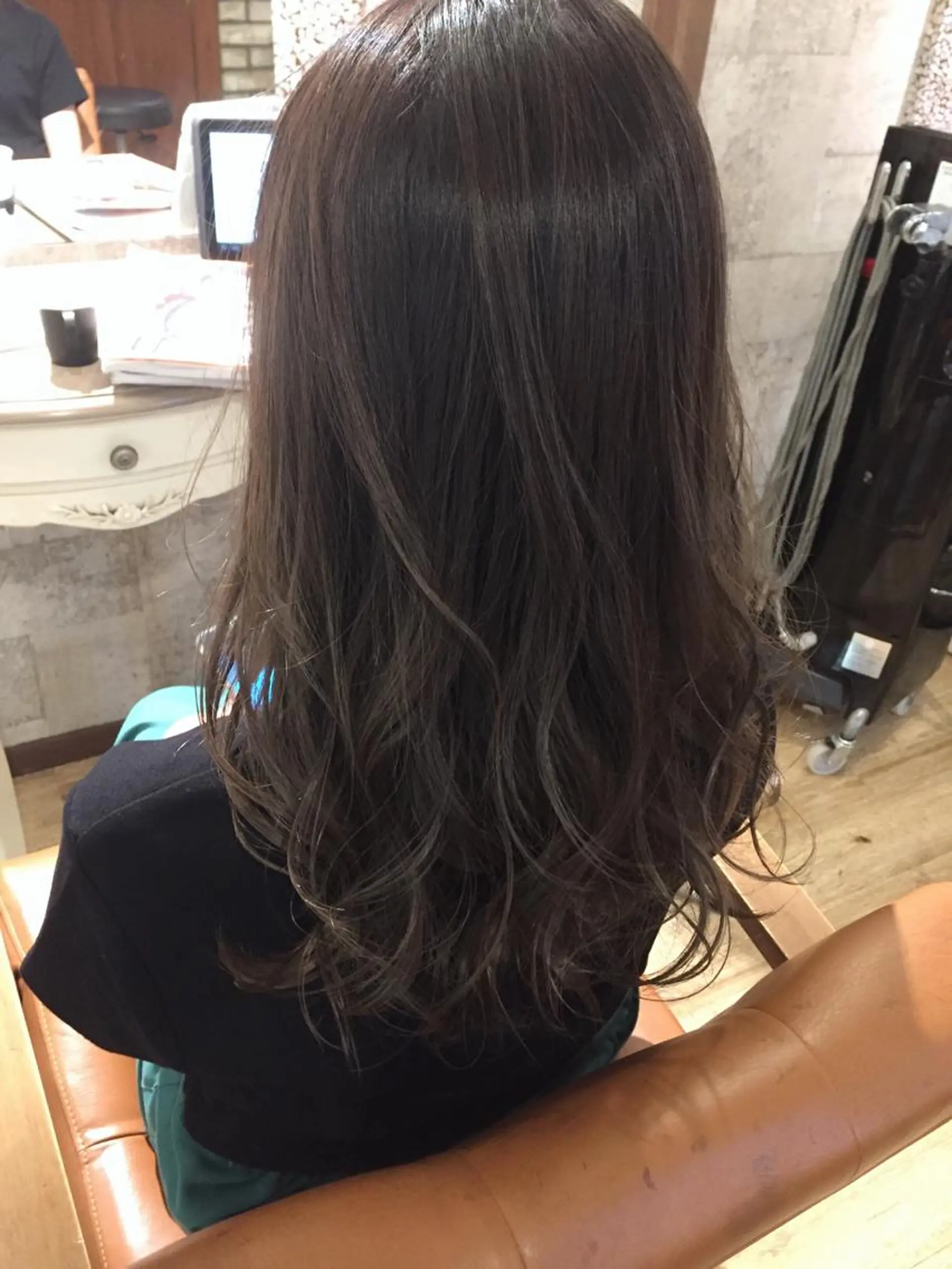 ミディアム カラー グレージュ ハイライトカラー ハイライト SALOWIN(サロウィン)広島並木通り所属・田村和範/似合わせ カラー/髪質改善のヘアスタイル