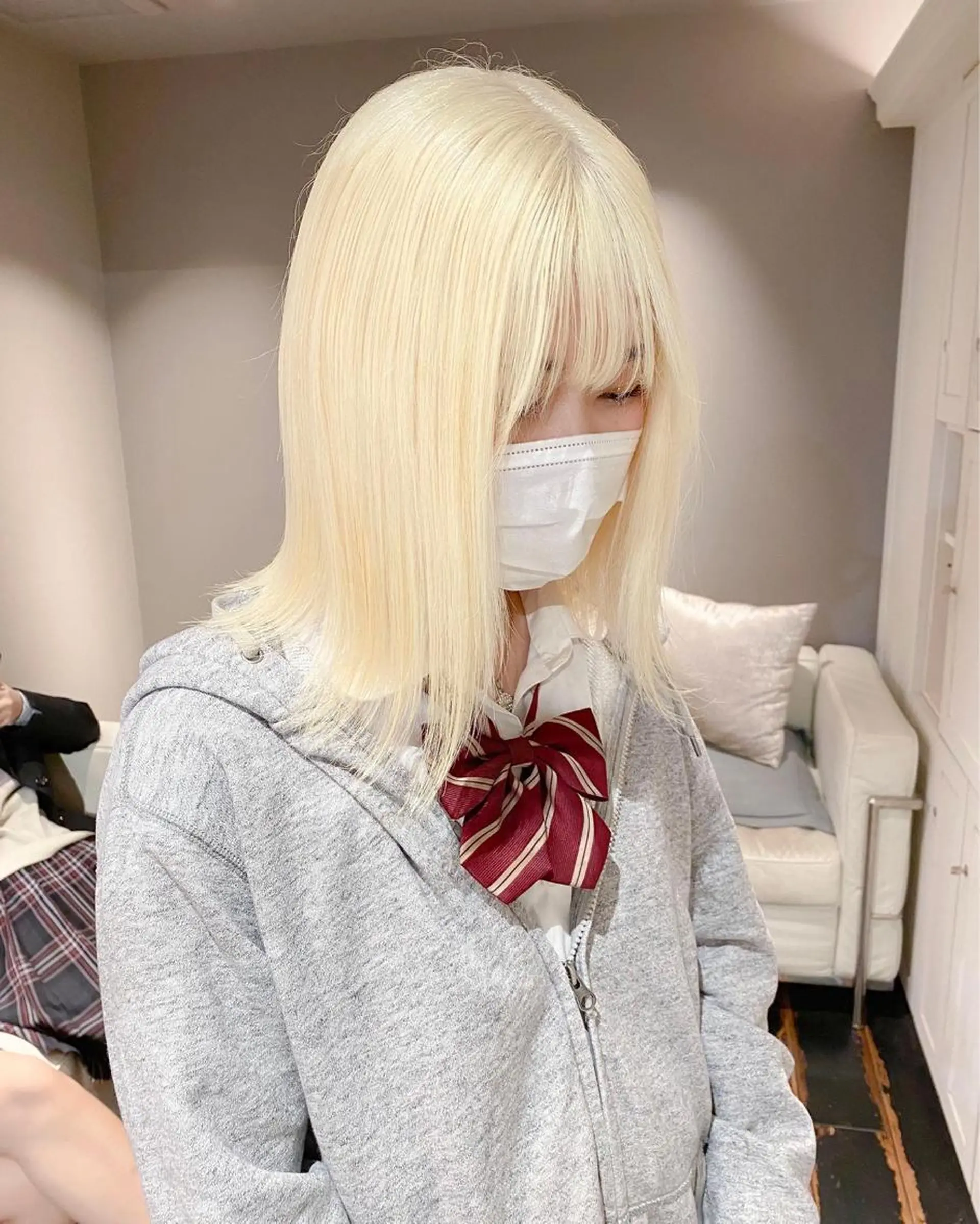 ミディアム カラー 切りっぱなしボブ レイヤー/縮毛矯正のヘアスタイル