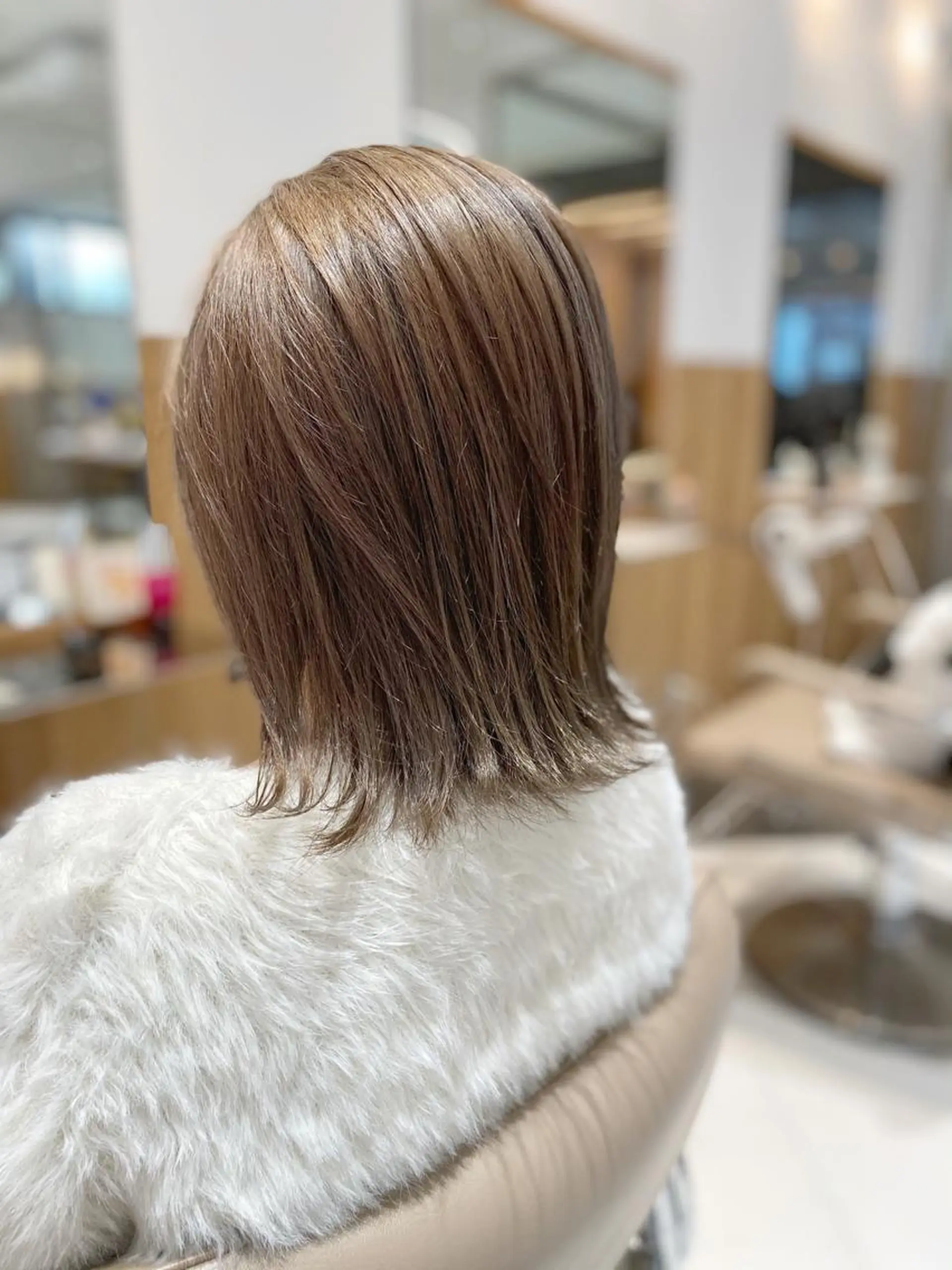 ミディアム カラー ベージュカラー ブリーチ 透明感カラー デザインカラー ミルクティーベージュ カット ヘアカラー ボブ/ハイトーン 福生Radix 下田のヘアスタイル