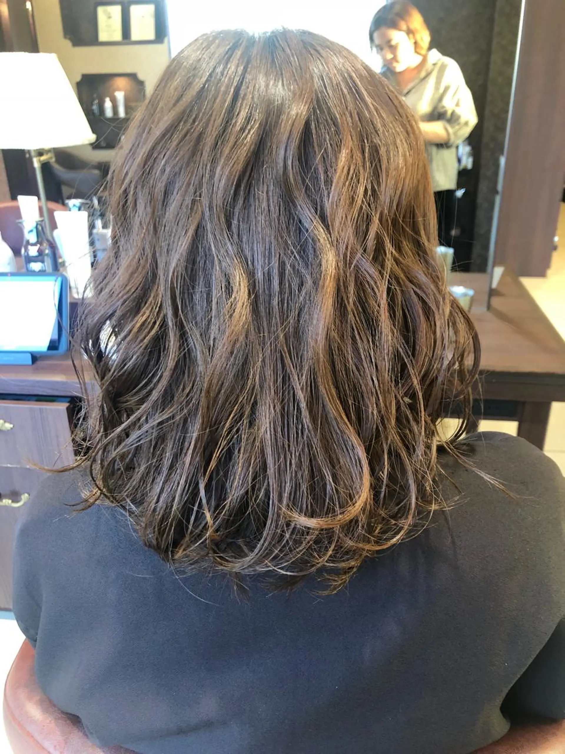 セミロング カラー パーマ ヘアアレンジ ベージュカラー ミルクティーベージュ カワサキ ヒナコのヘアスタイル