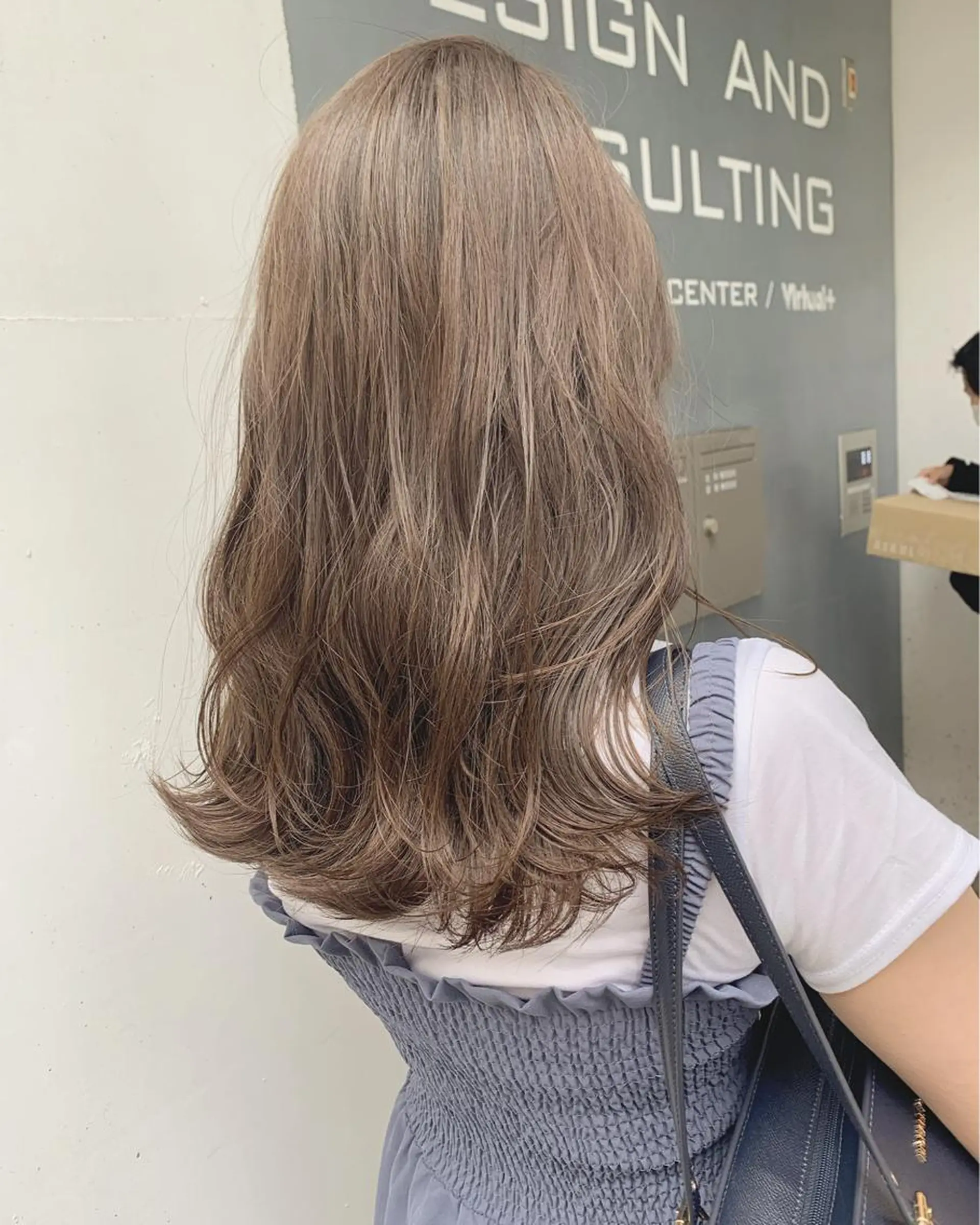 ロング カラー ハイトーンボブ 前田 表参道　グレージュのヘアスタイル