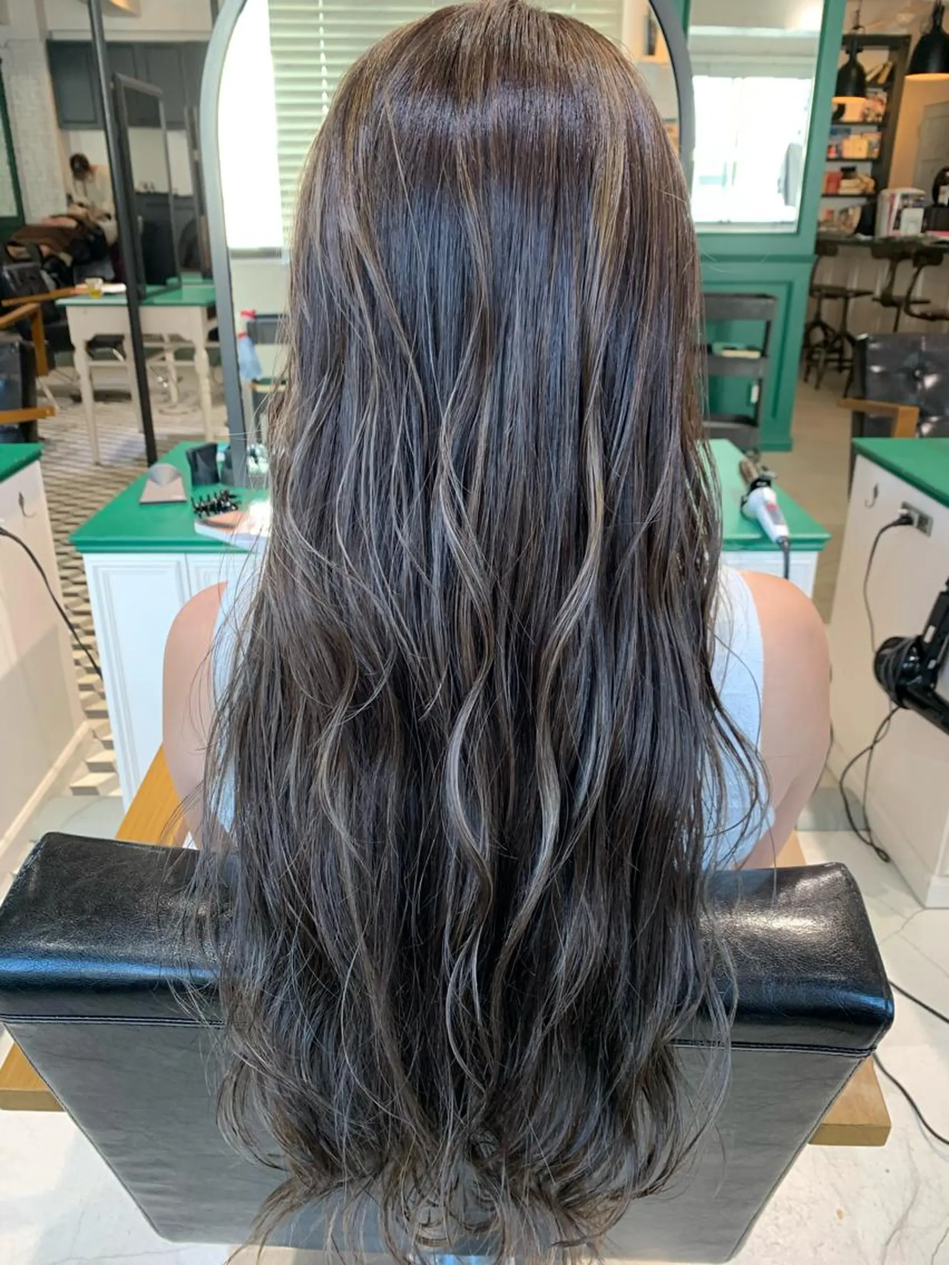 ロング カラー ハイライトカラー ハイライト ヘアカラー トリートメント &SONS 小林亨のヘアスタイル