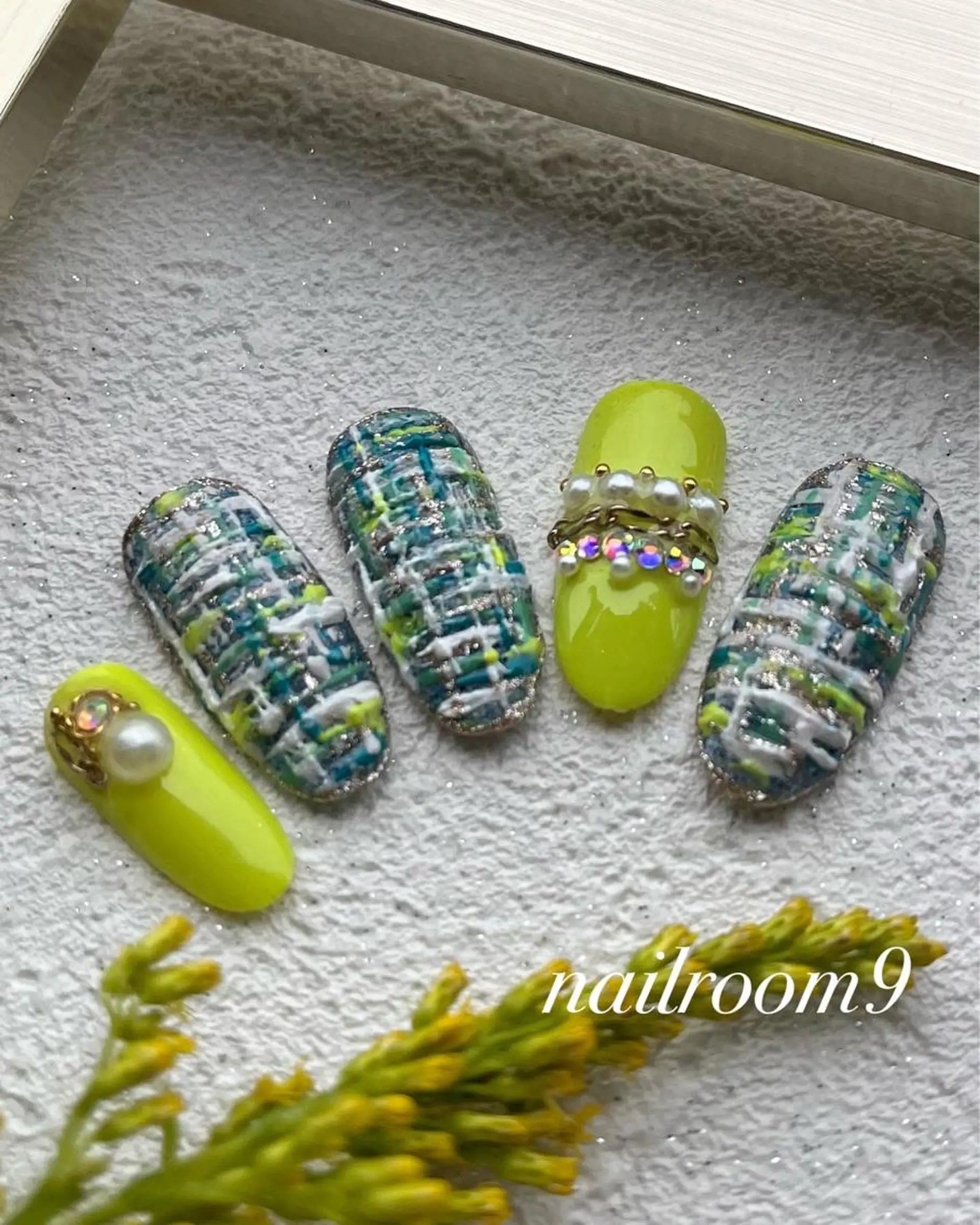 ネイル ストーンネイル ハンドネイル nail room9 ☺︎のネイルデザイン