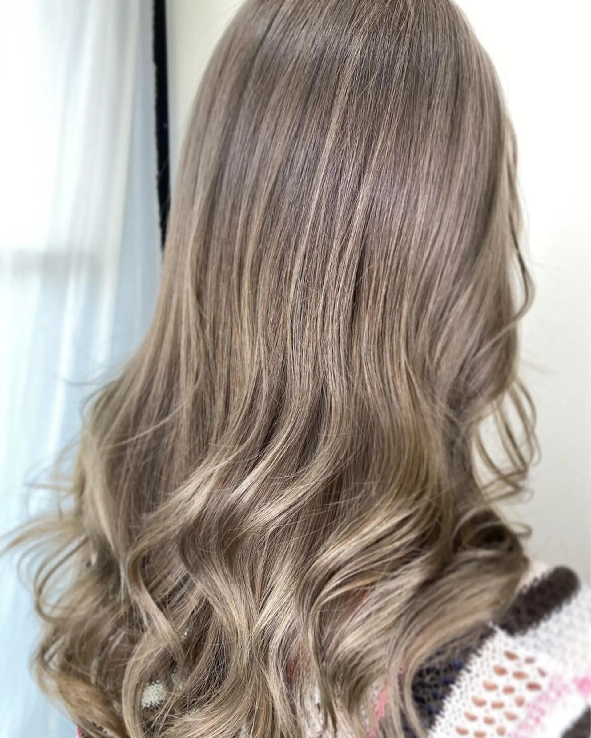 ロング カラー アディクシーカラー バレイヤージュ ベージュカラー ブリーチ ケアブリーチ ito. ブリーチ/髪質改善のヘアスタイル