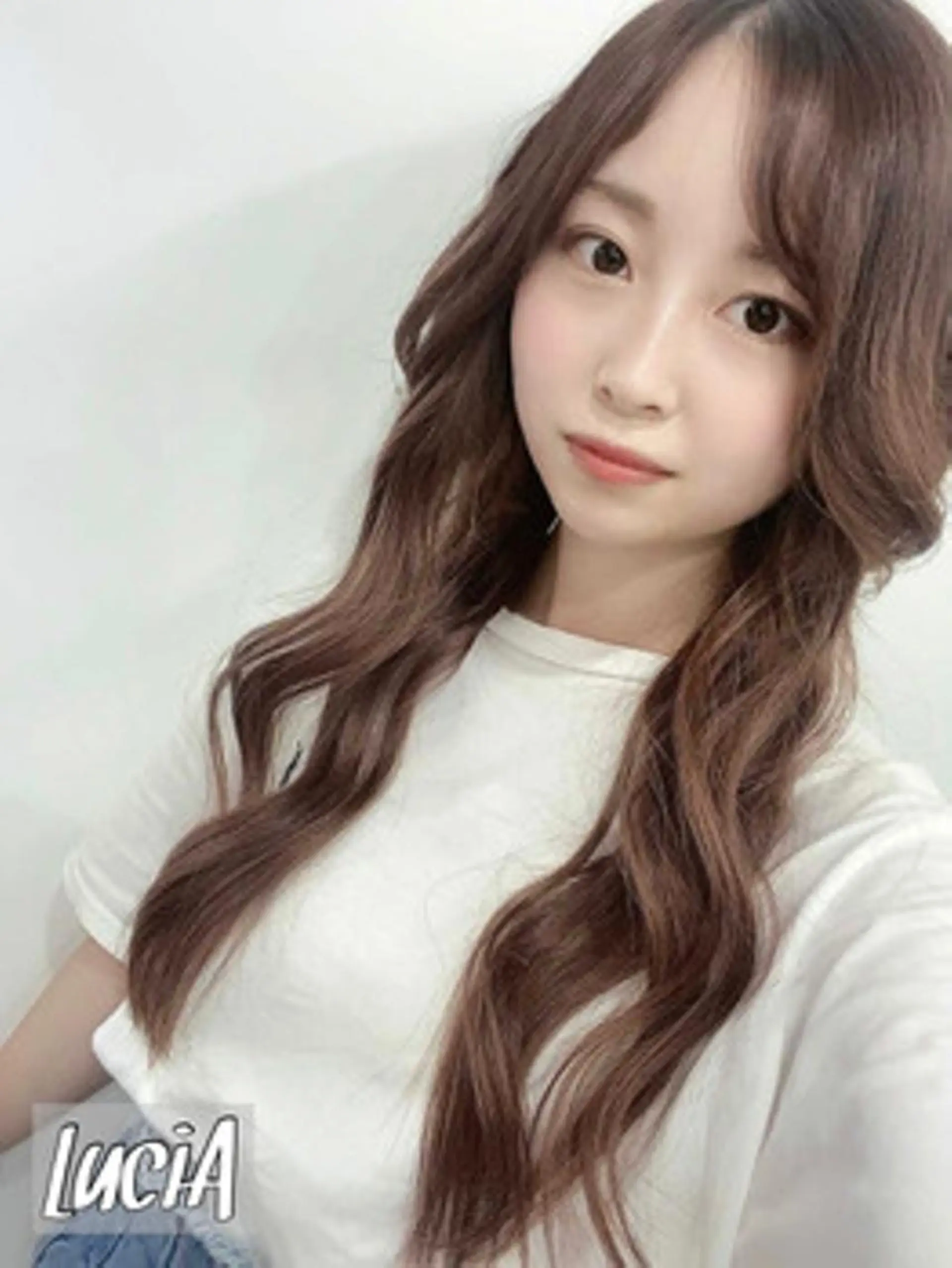 ロング LuciA エクステカラーのヘアスタイル