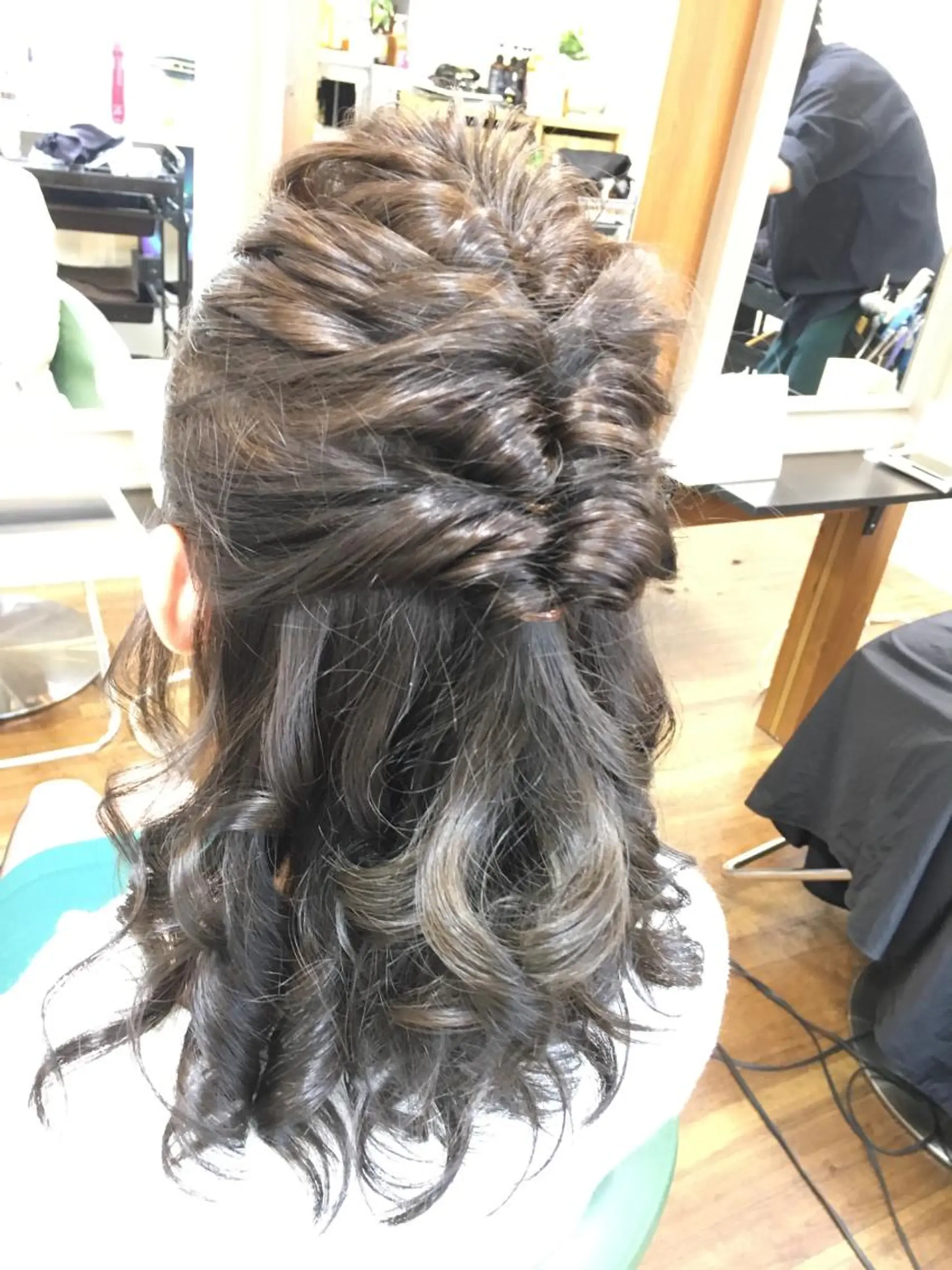 ミディアム カラー パーマ ヘアアレンジ メンズ キッズ ネイル マツエク・マツパ SHIORI💜口コ ミNo.1艶カラーのヘアスタイル