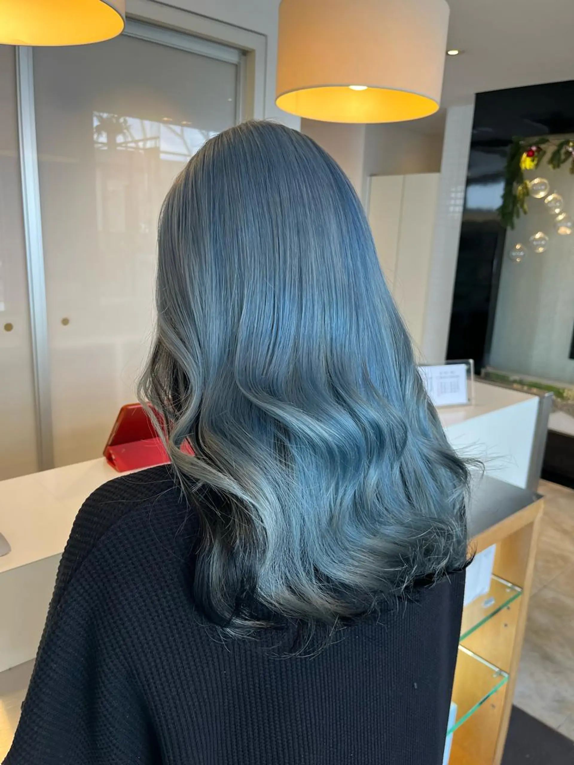 セミロング カラー ブリーチ カット ヘアカラー 多河 遥のヘアスタイル