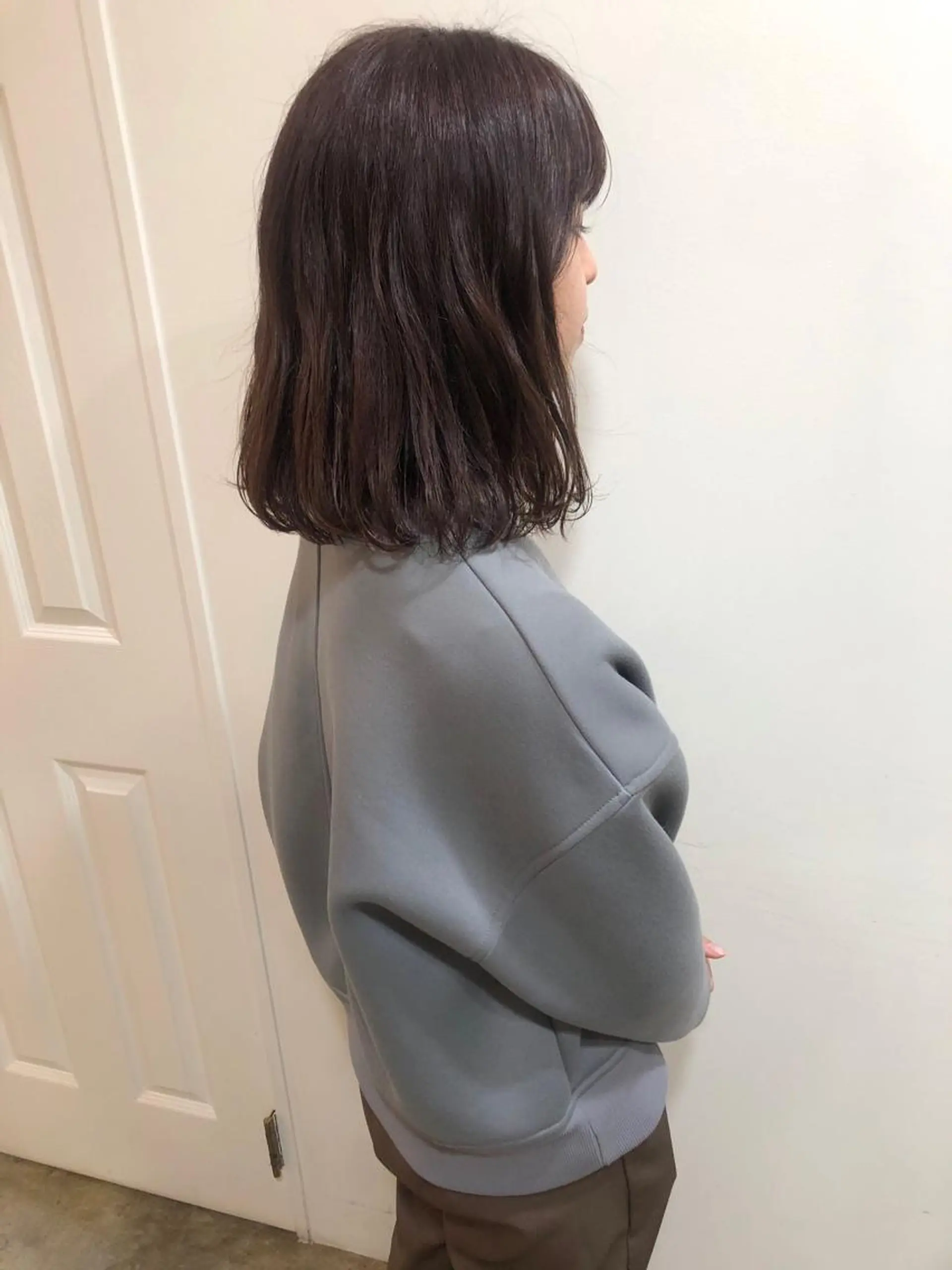 ミディアム カラー MIOベージュカラー 柔らかいカラーのヘアスタイル