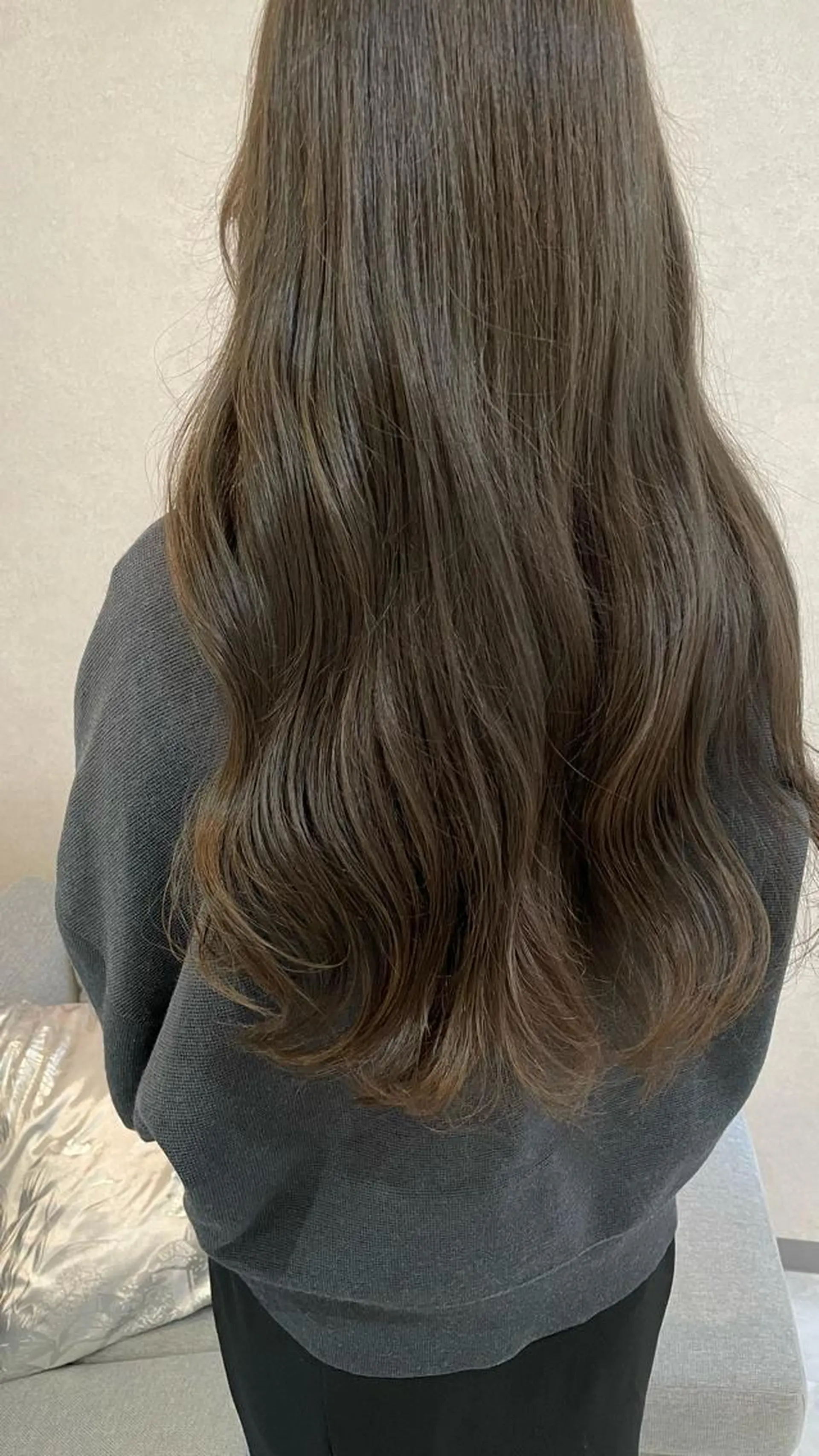 ロング カラー グレージュ オリーブグレージュ オリーブグレー mareka/顔周り /透明感カラー🤍のヘアスタイル