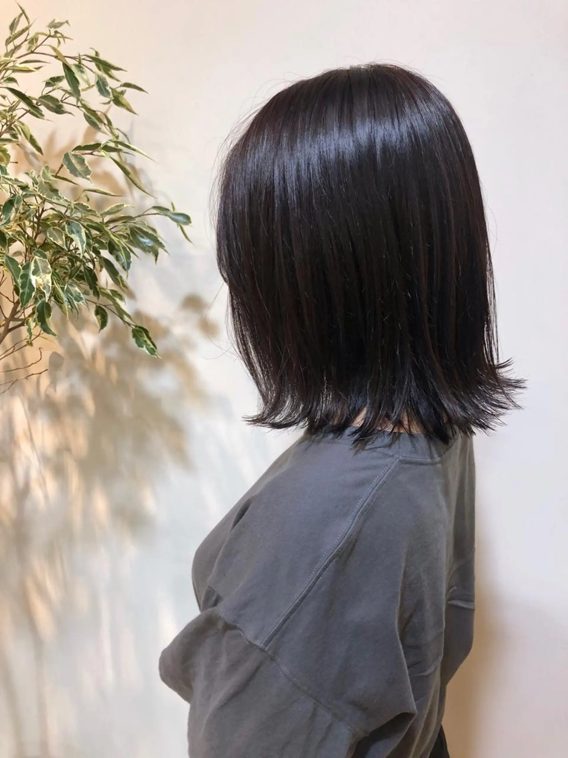 ショート カラー ヘアアレンジ MIOベージュカラー 柔らかいカラーのヘアスタイル