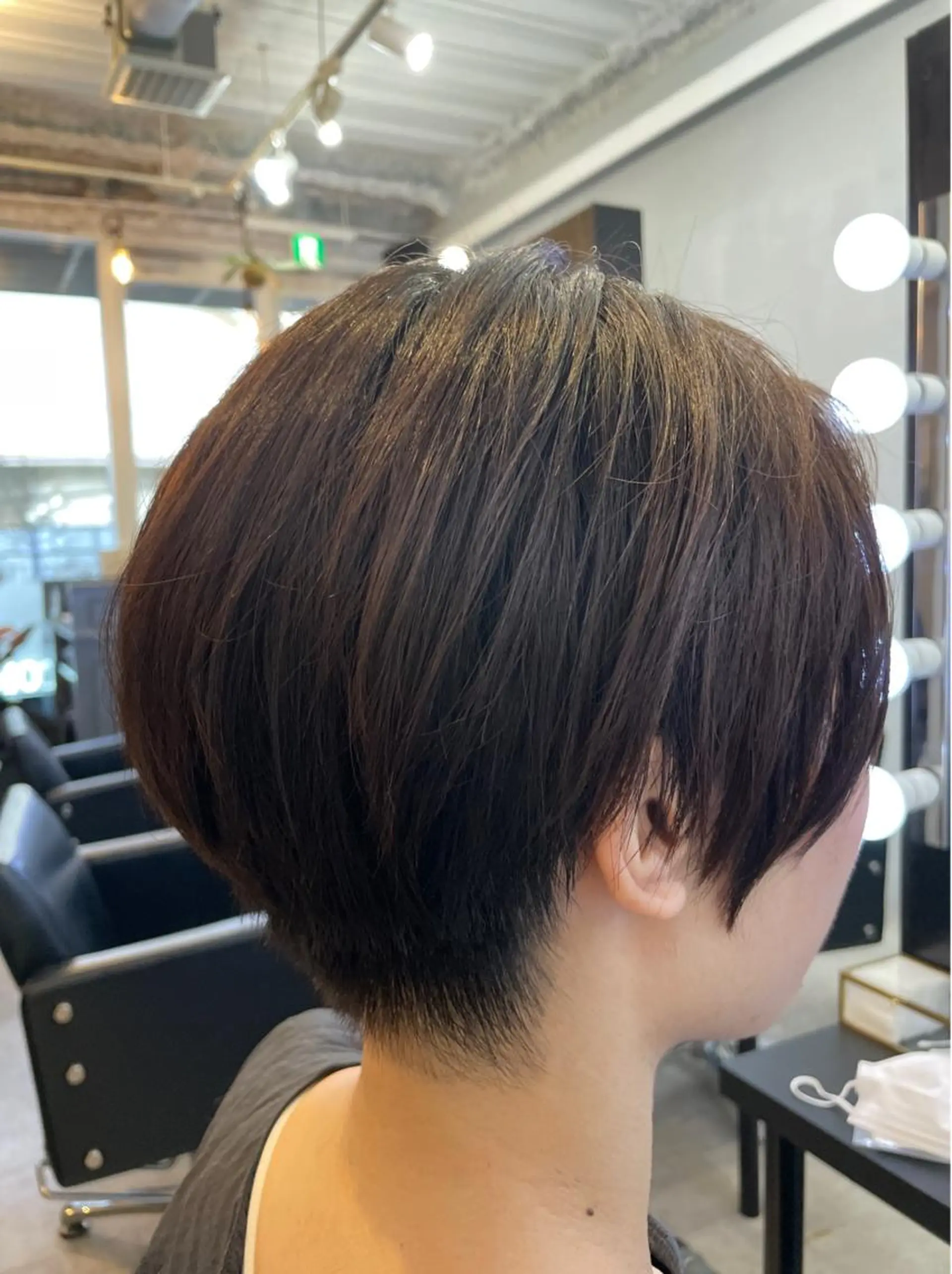 ショート カラー ハンサムショート ブラウンカラー ダークブラウン ショートヘア カット ヘアカラー トリートメント ブリーチなし透明感 タケザワミキのヘアスタイル