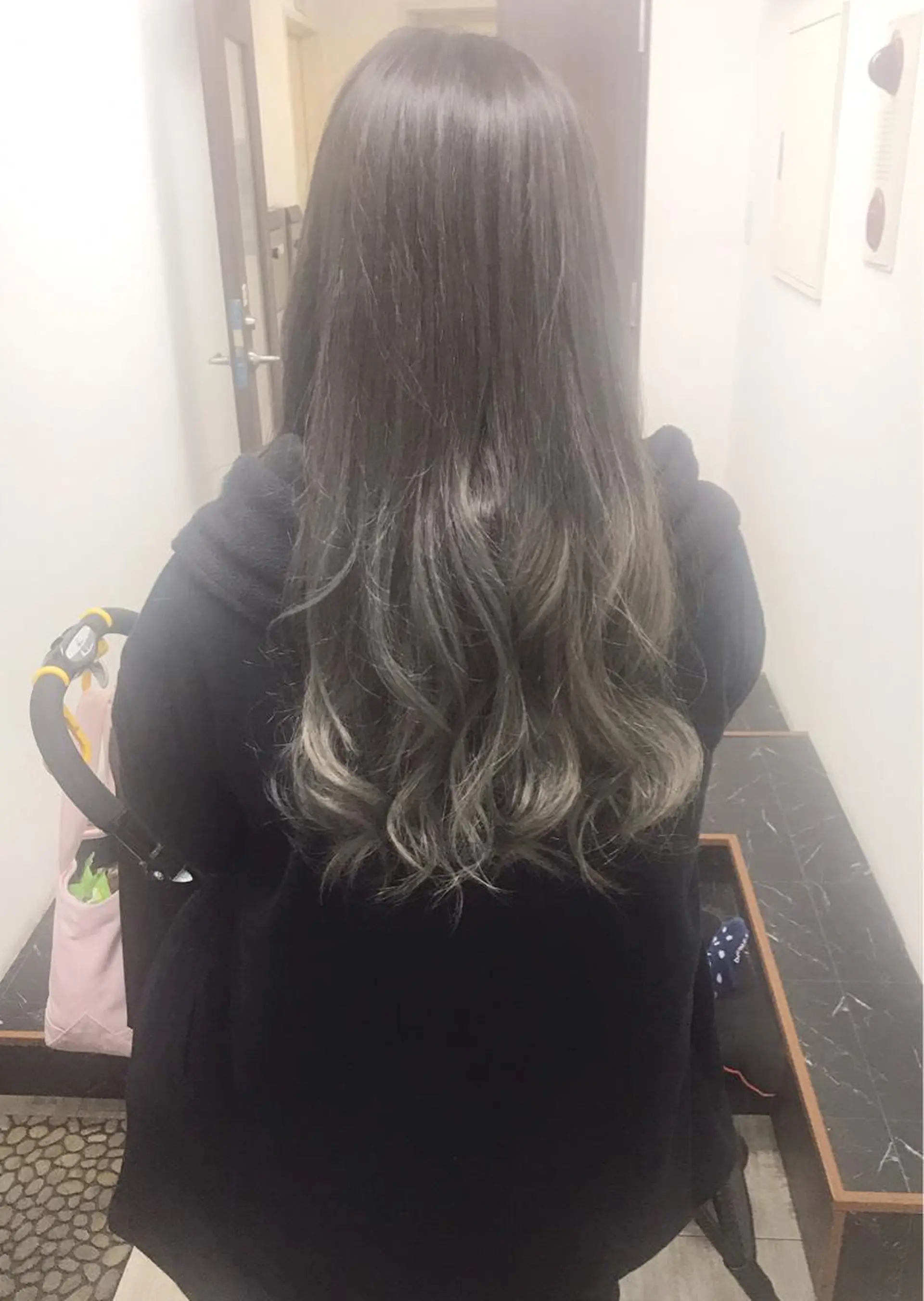 ロング カラー ヤナ マネージャーのヘアスタイル