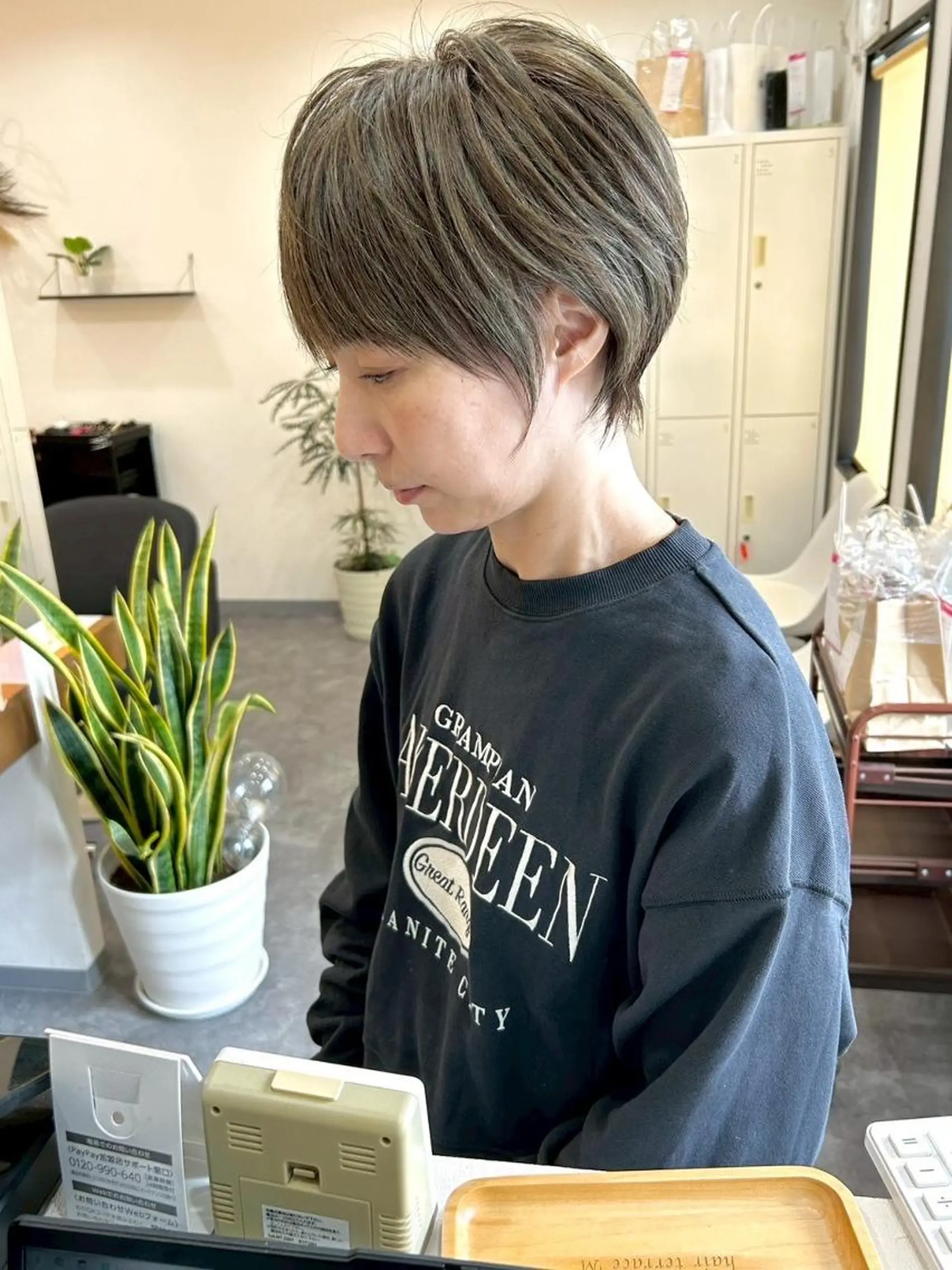 ショート カラー ショートボブ ブリーチ デザインカラー ダブルカラー ハイライトカラー カット ヘアカラー トリートメント ヘアセット ヘアテラス エムナラテンのヘアスタイル