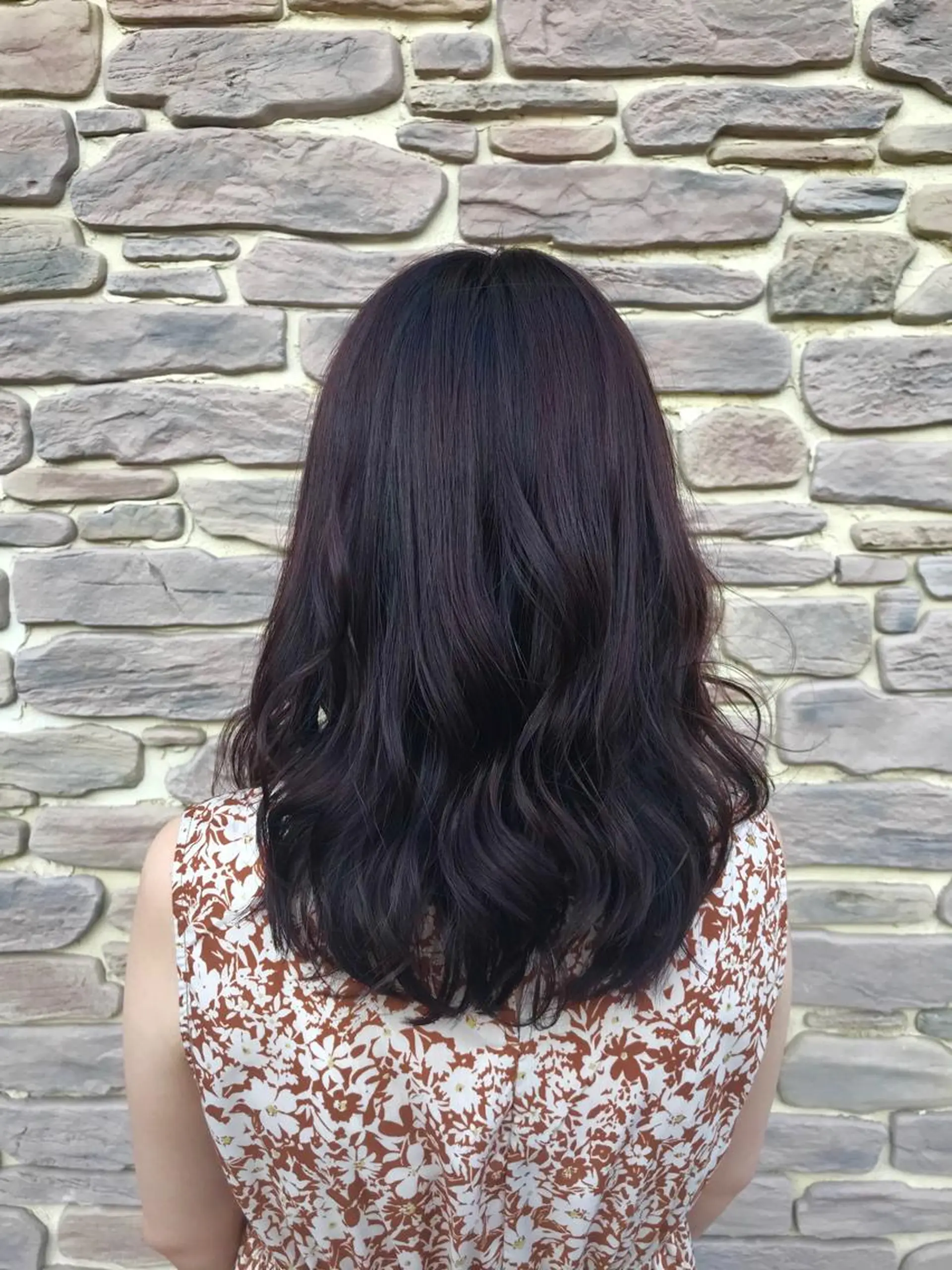 ミディアム カラー ブリーチ ブリーチなしカラー パープルカラー 浅岡 のどかのヘアスタイル