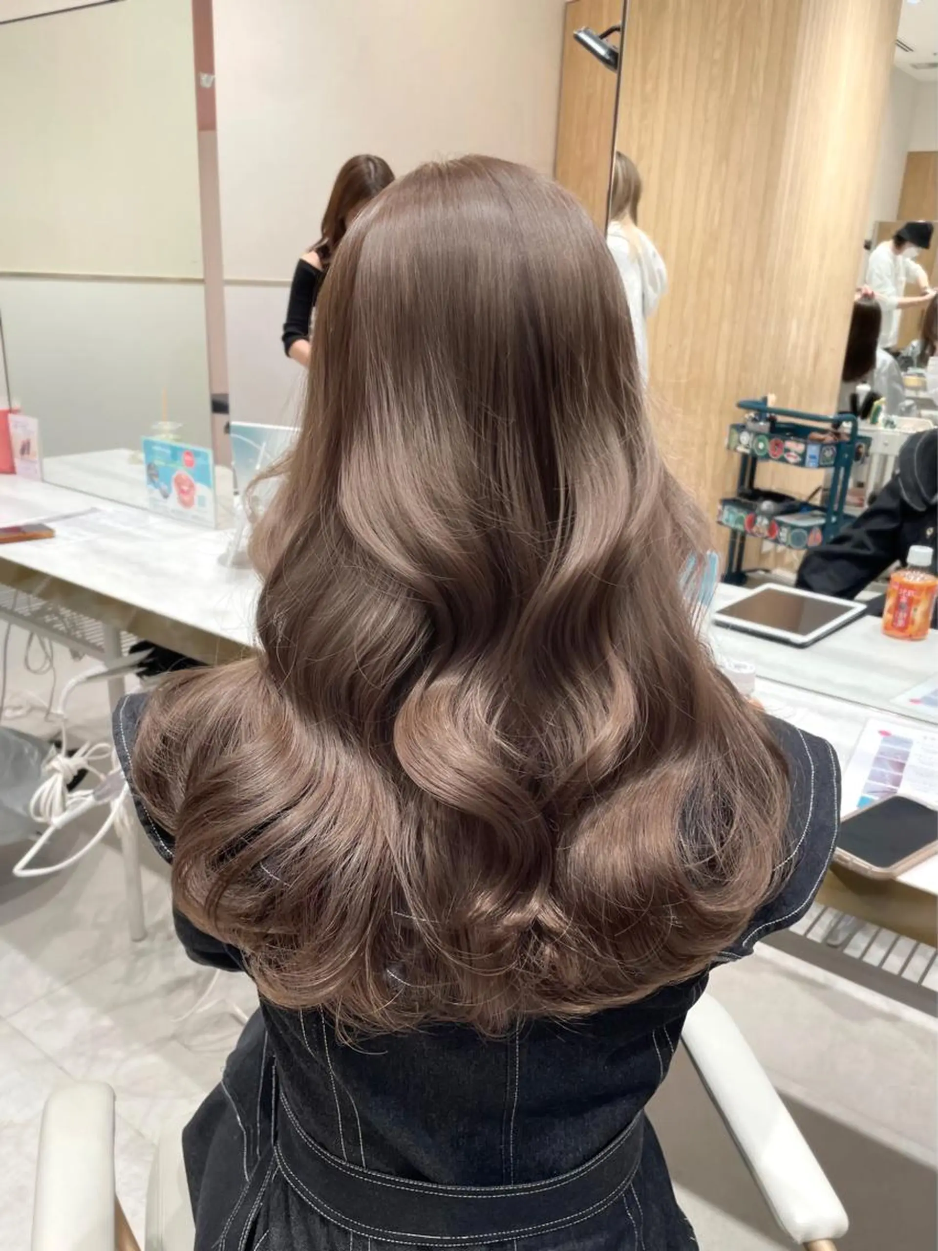 ロング カラー ヘアアレンジ 🤎小顔レイヤー /ベージュ🤎友香のヘアスタイル