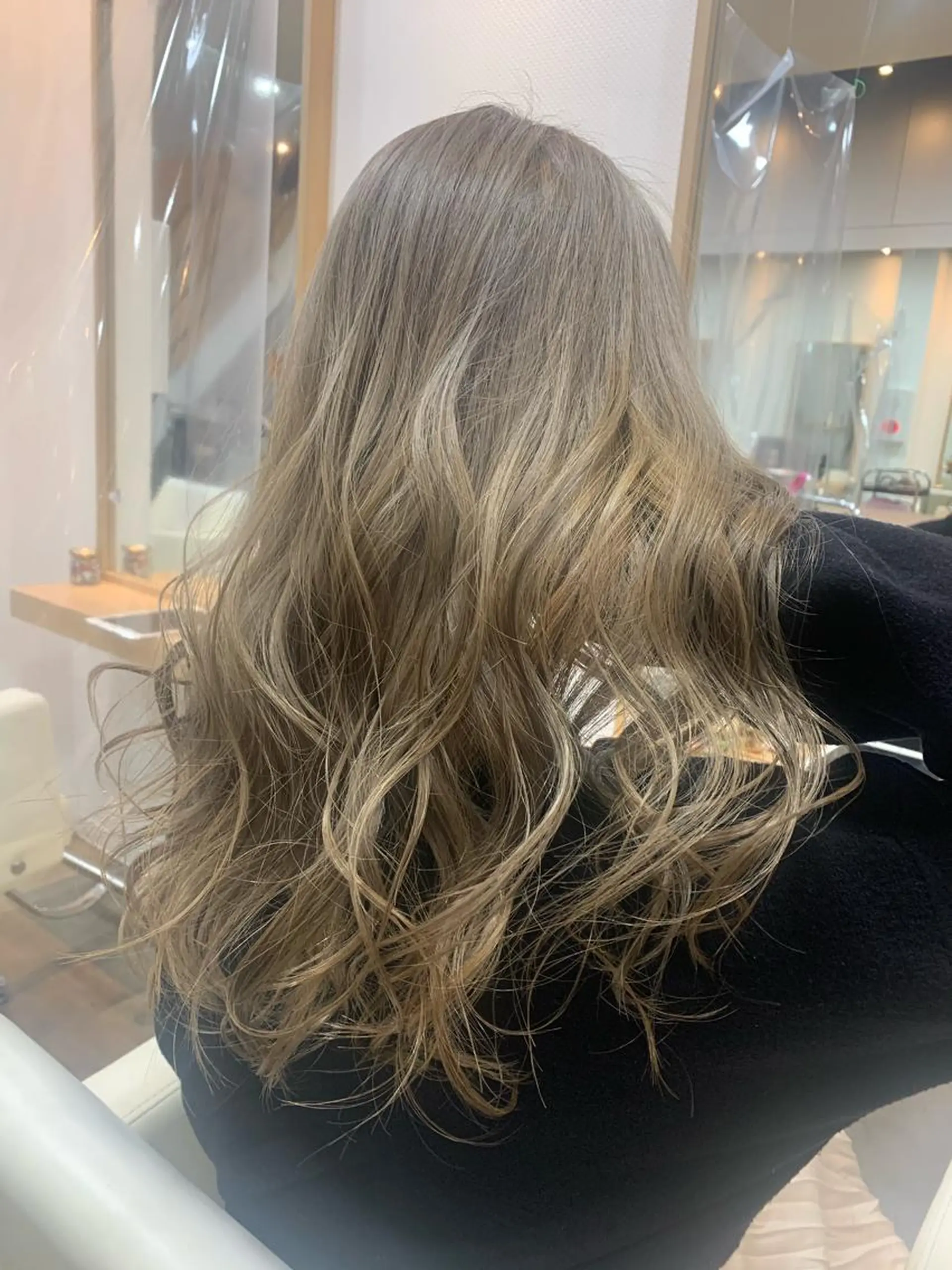 ロング カラー ヘアカラー トリートメント ヘアセット 透け感✨ダメージレス カラーHana🤍のヘアスタイル