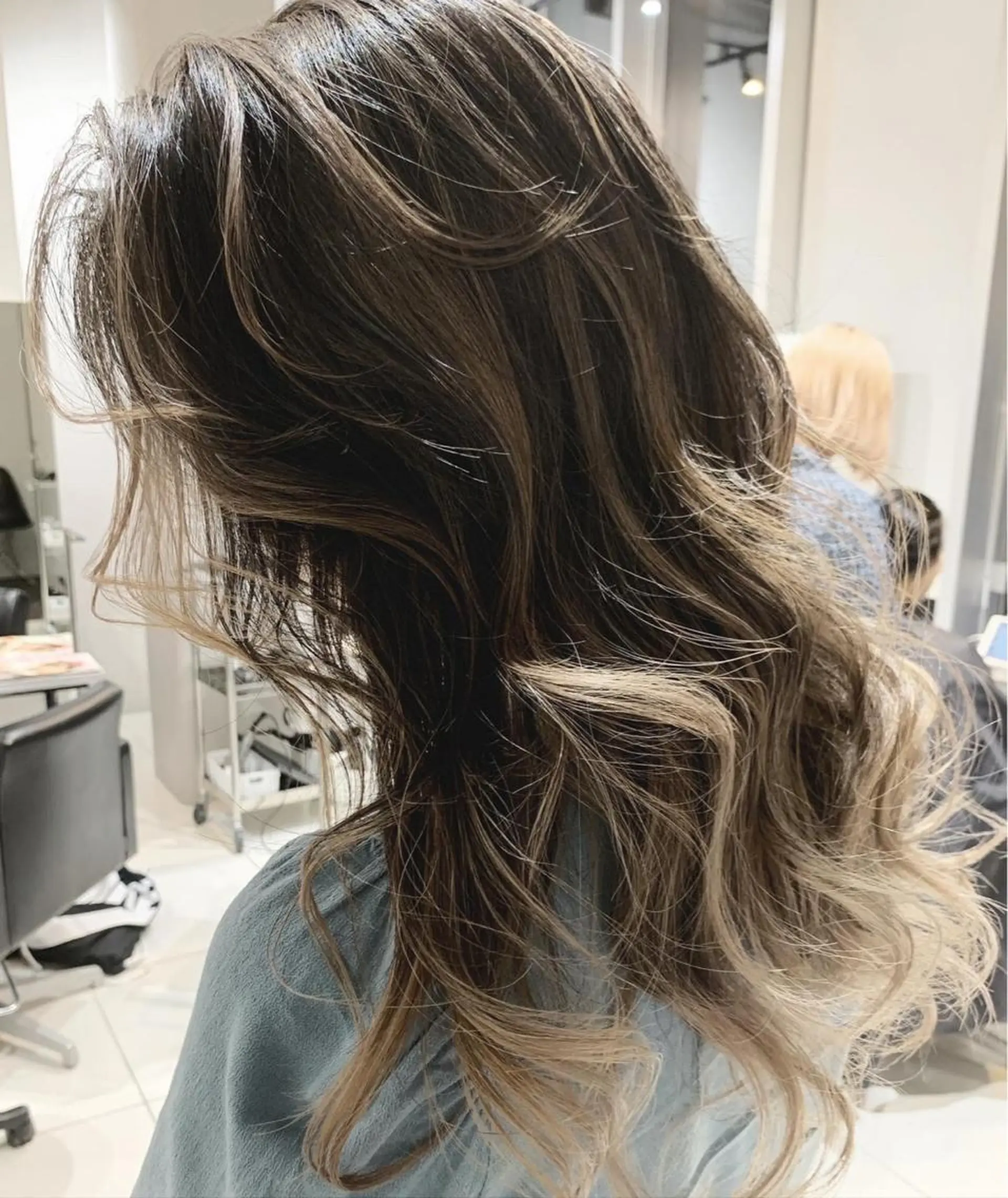 ロング カラー パーマ ヘアアレンジ 透明感カラー イルミナカラー 外国人風カラー 【公式】amble luxe池袋東口🩷のヘアスタイル