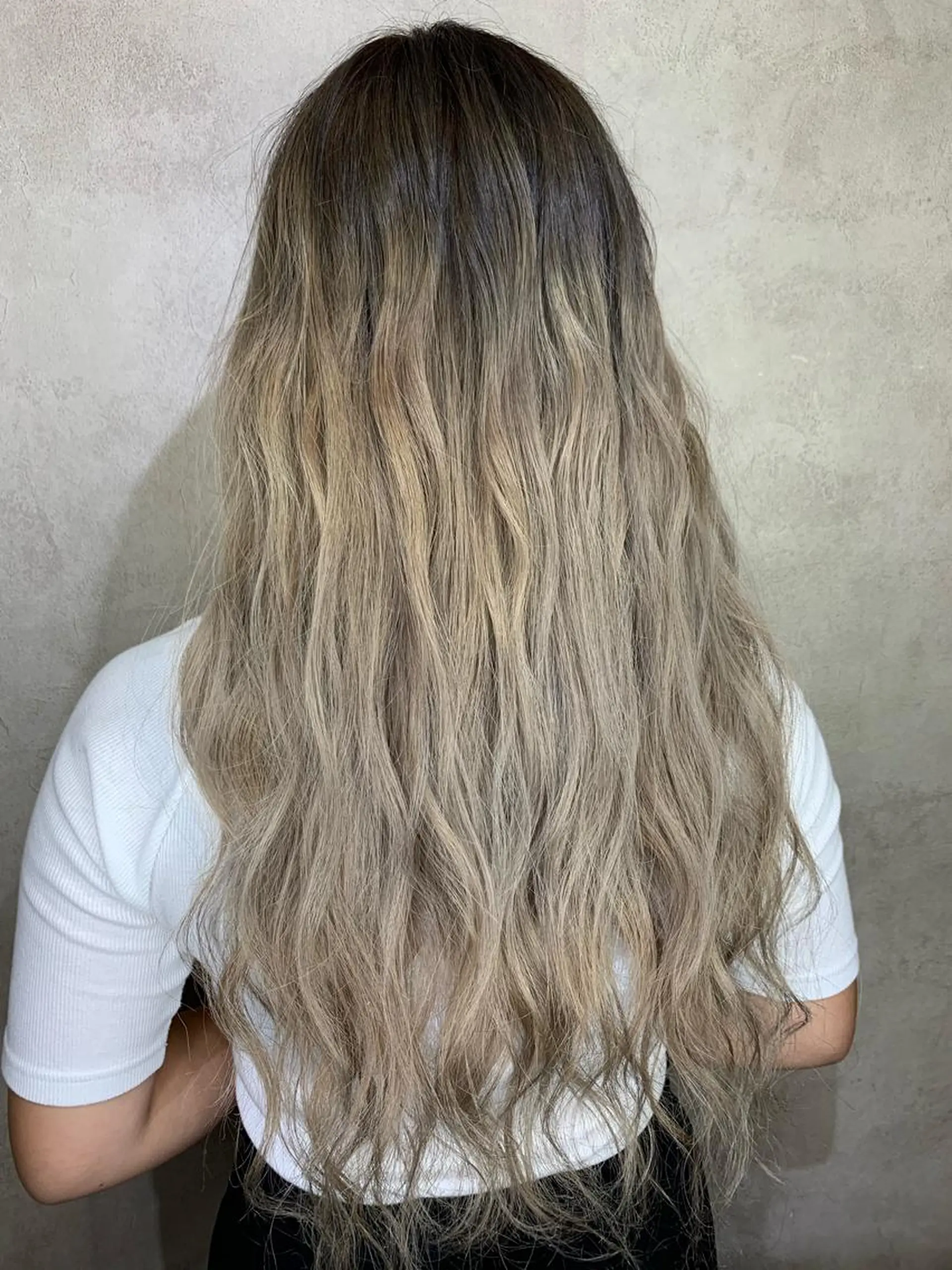 ロング BuzZ所属・西村 雄二/エクステのヘアスタイル