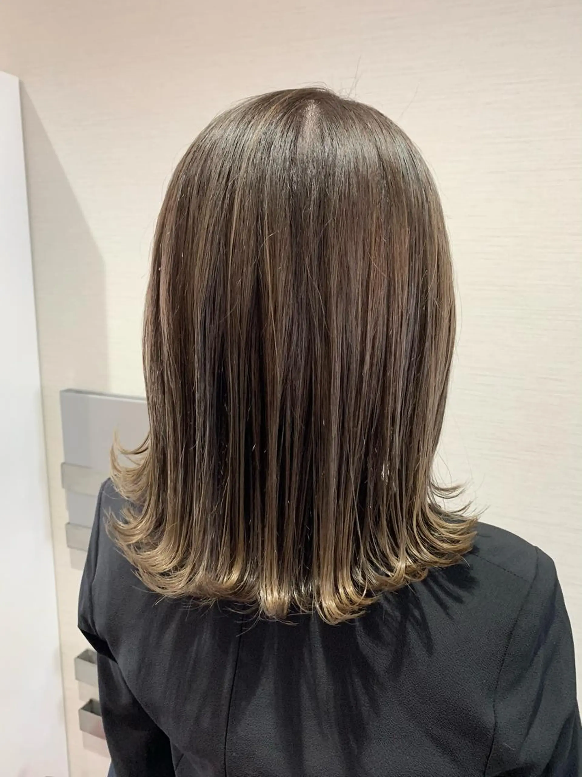 ミディアム カラー 蓮見  友里のヘアスタイル