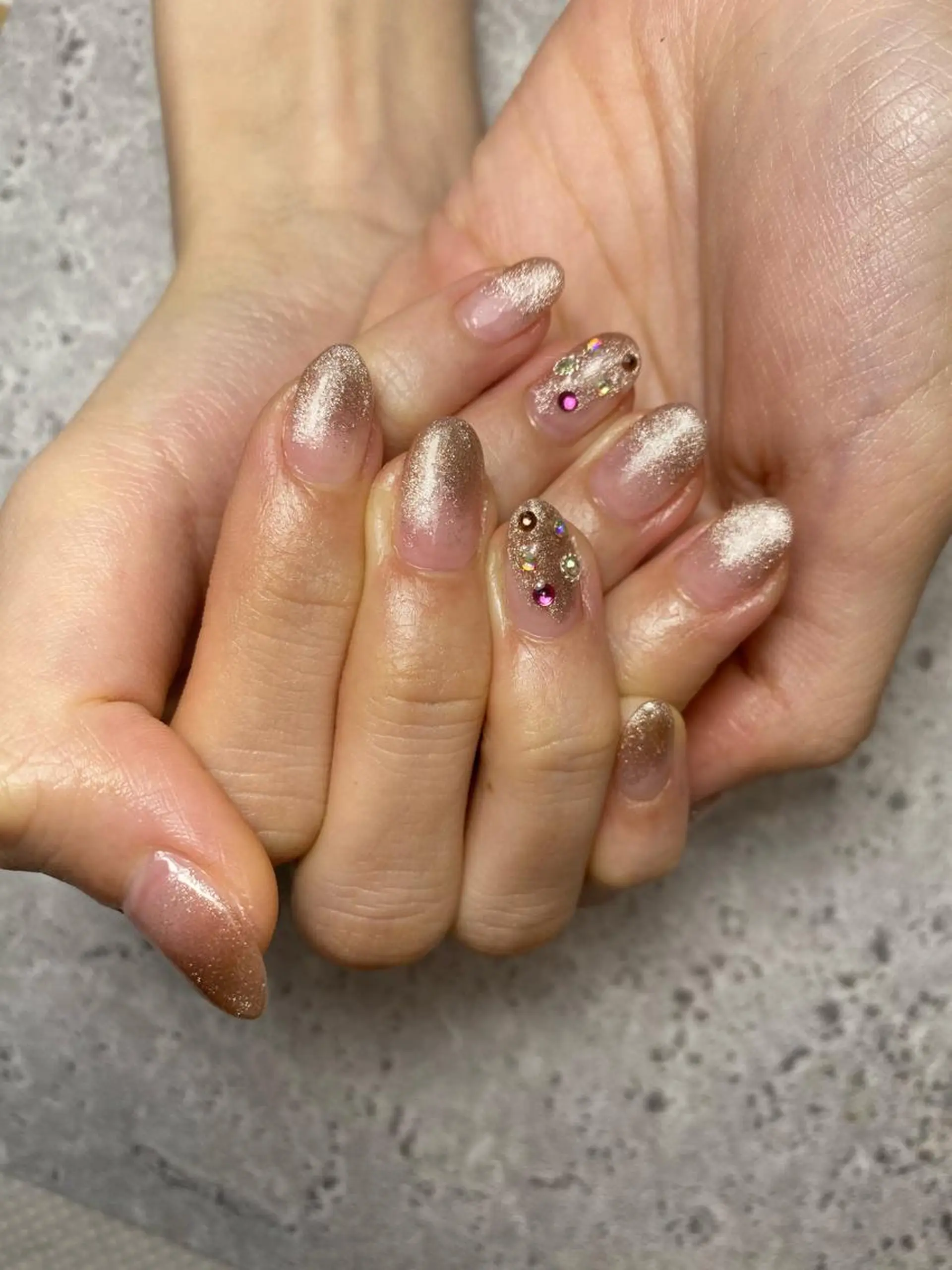 ネイル グラデーション マグネットネイル ストーンネイル 🌿Charme🌿 MAIのネイルデザイン