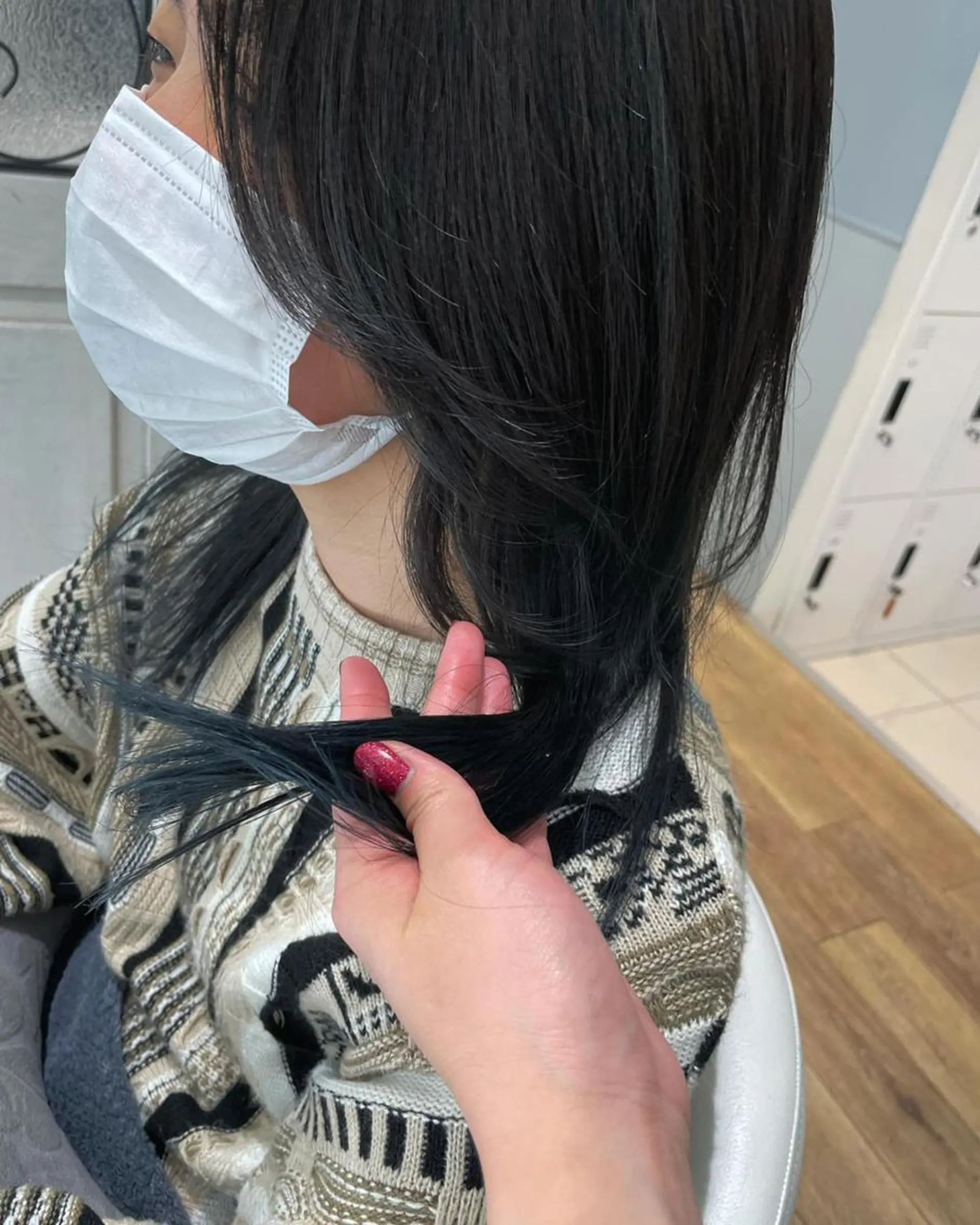 ミディアム カラー パーマ ヘアアレンジ メンズ キッズ ネイル マツエク・マツパ メンズブリーチ ブリーチ ブルーカラー グラデーションカラー ブルー 🫧垢抜けヘア🫧 SHIORIのヘアスタイル