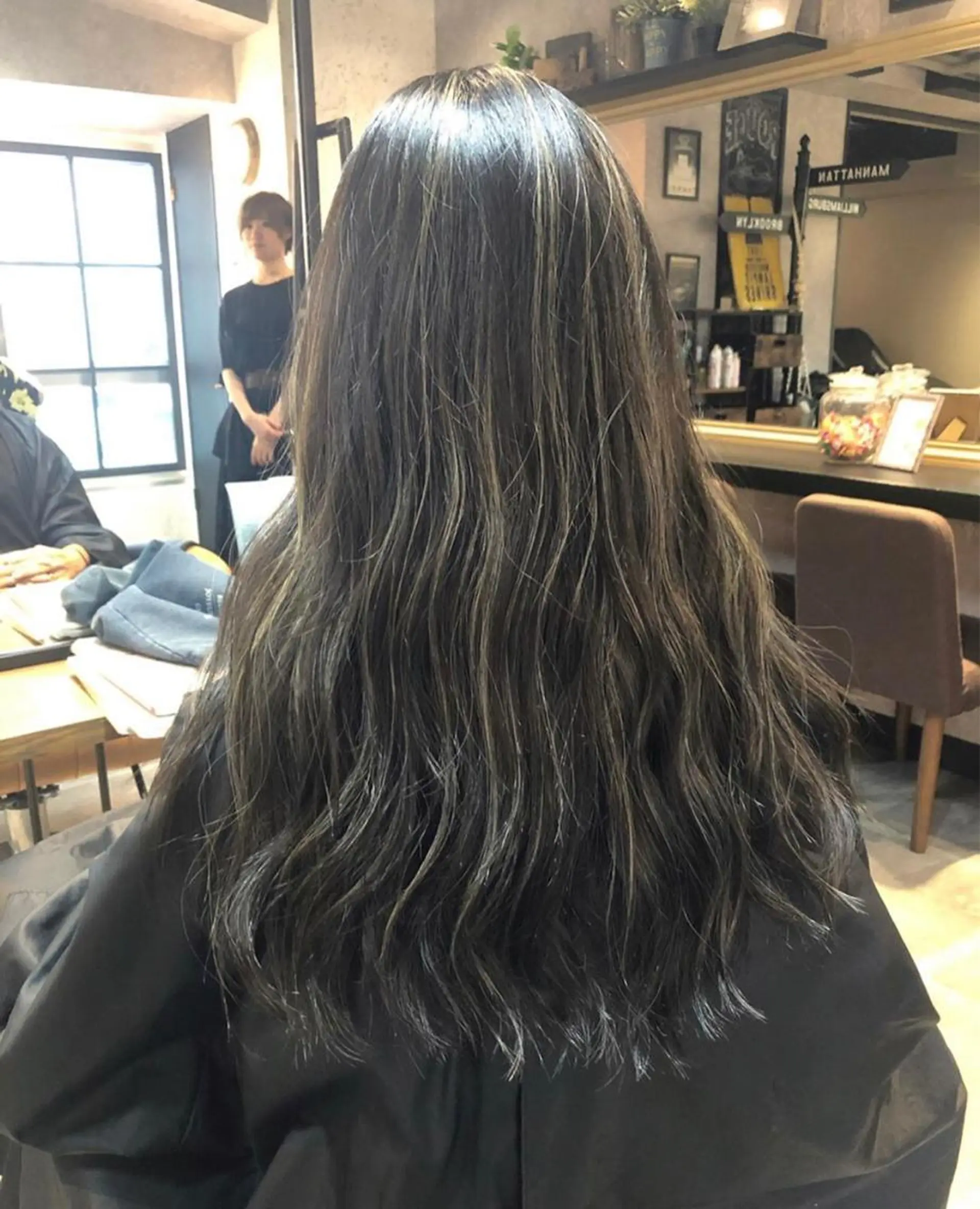 ロング ハイライト レイヤーカット salowin 原宿 aroa所属・韓国／ハッシュカット ／透明感カラー／金野のヘアスタイル