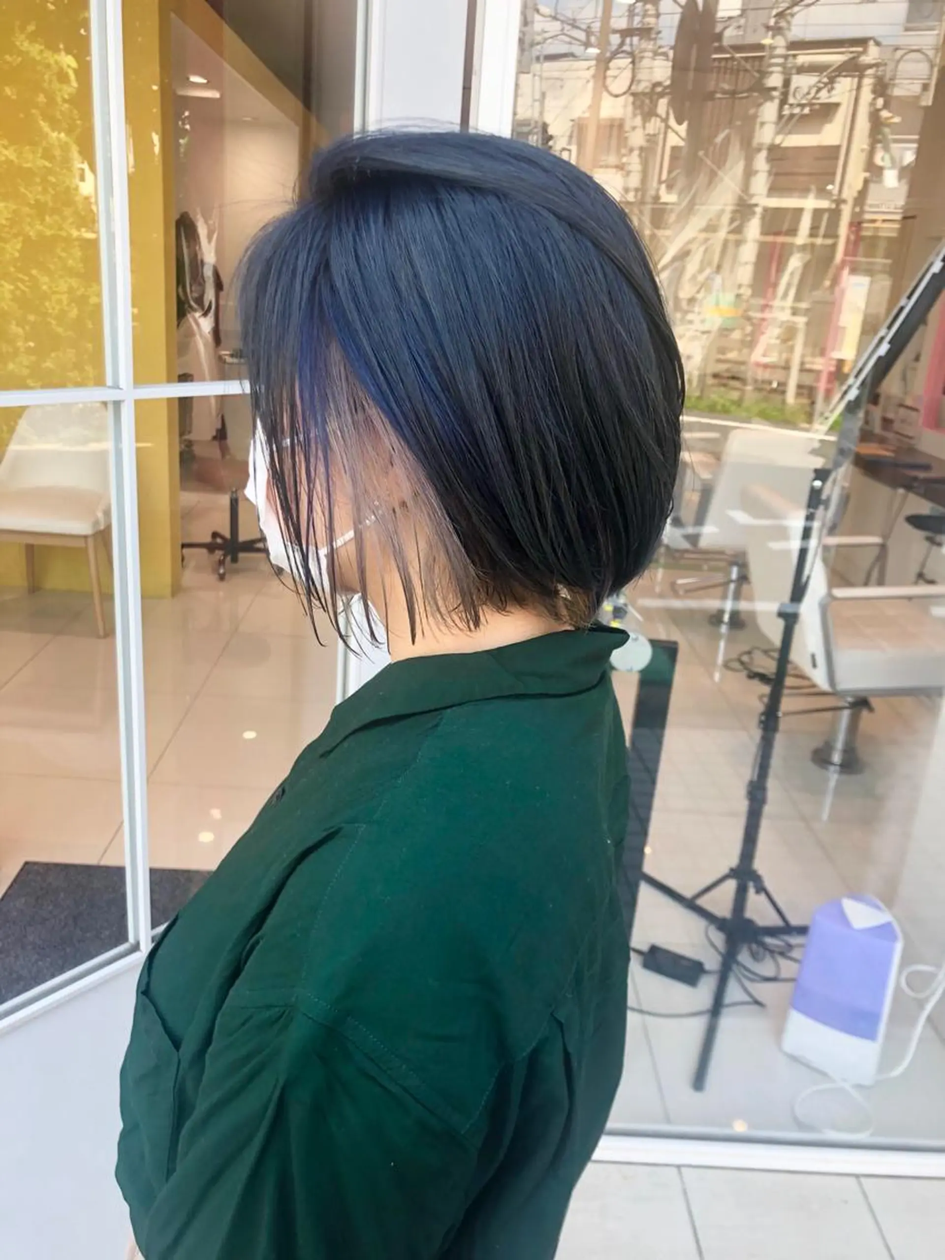 ミディアム カラー ネイビーカラー シルバー HOLON池袋所属・ウルフカット ハッシュカット/七海のヘアスタイル