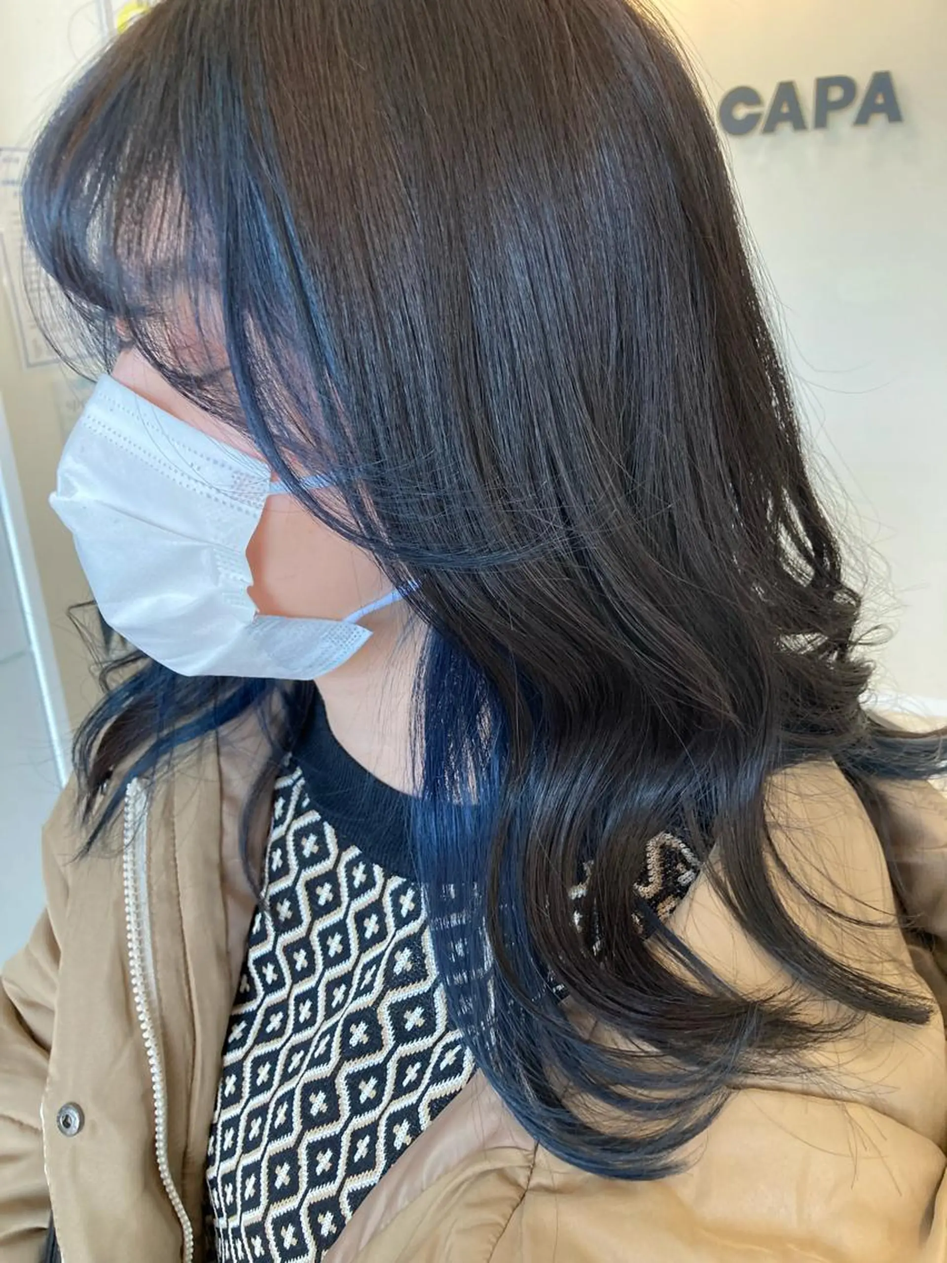 セミロング カラー ブルーカラー インナーカラー ヘアカラー 岩崎 裕司のヘアスタイル