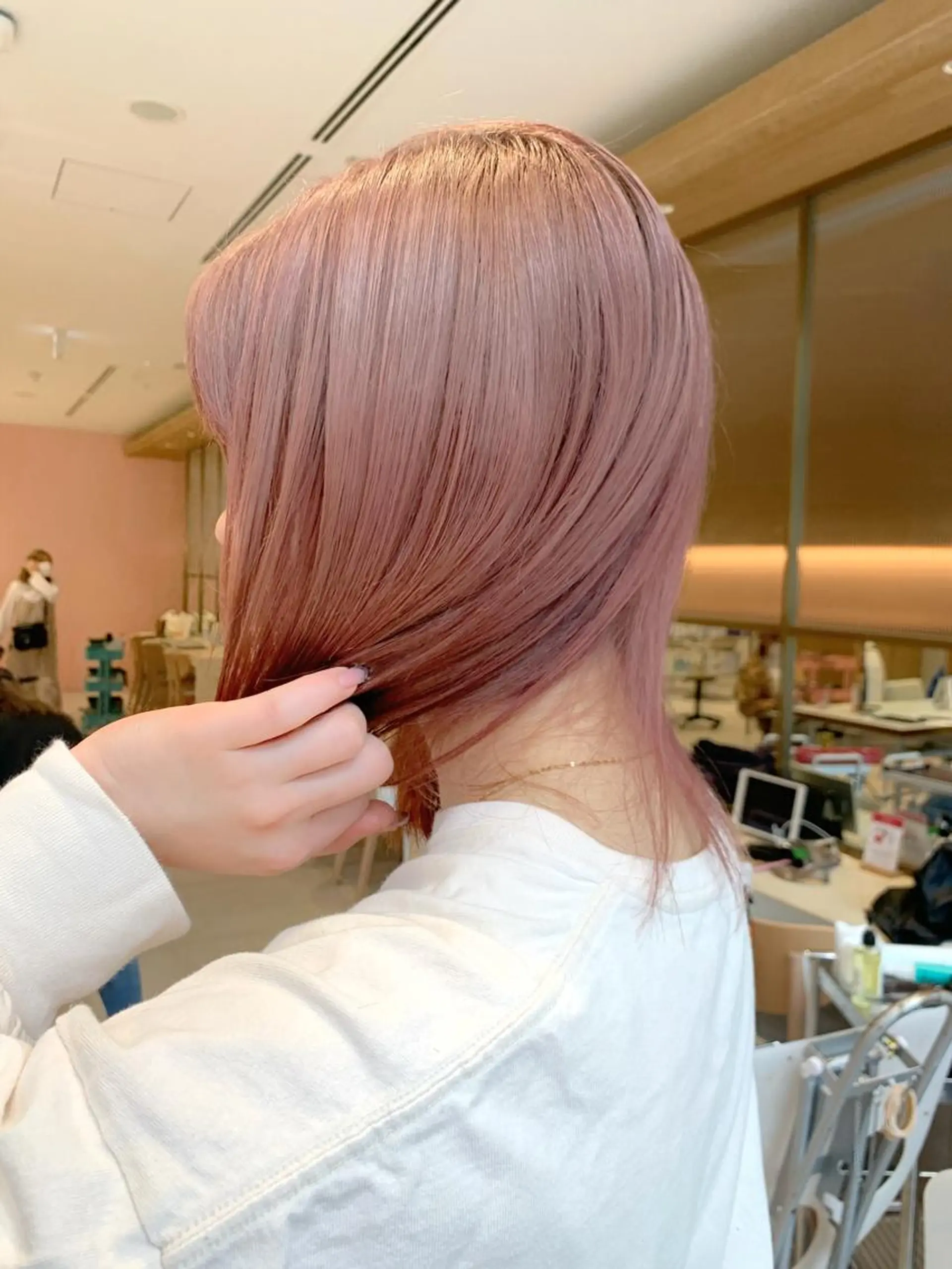 ショート カラー ブリーチ ピンクカラー ボブ ヘアカラー トリートメント ヘアセット レイヤー専門家 ダブルカラー修のヘアスタイル