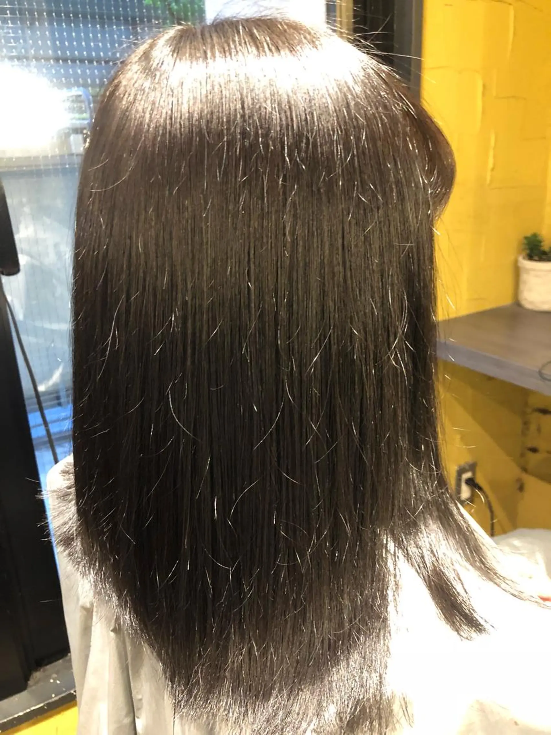 セミロング ISHIMORI  のヘアスタイル