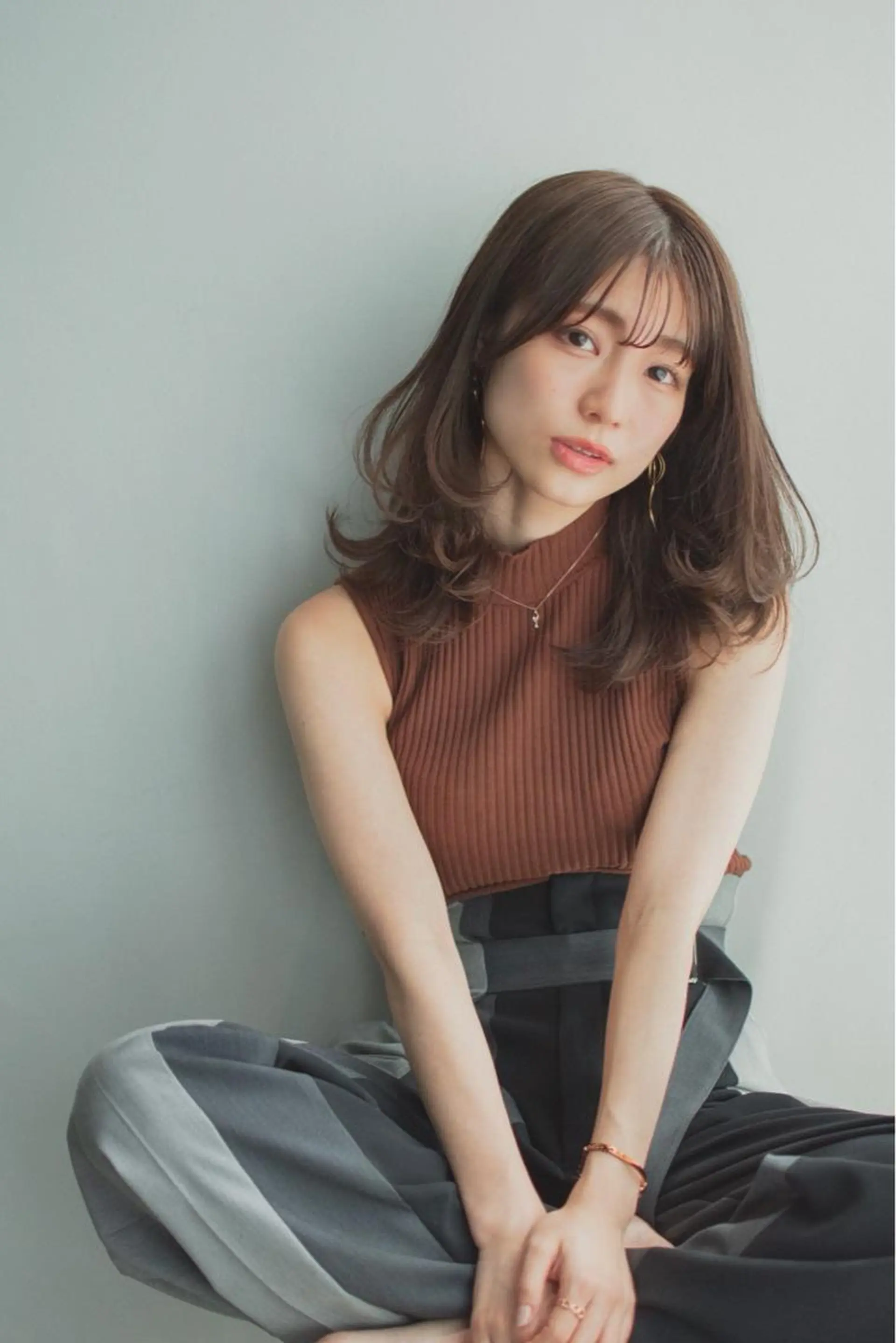 ミディアム カラー 前髪/顔周り /レイヤー/秋山 元のヘアスタイル