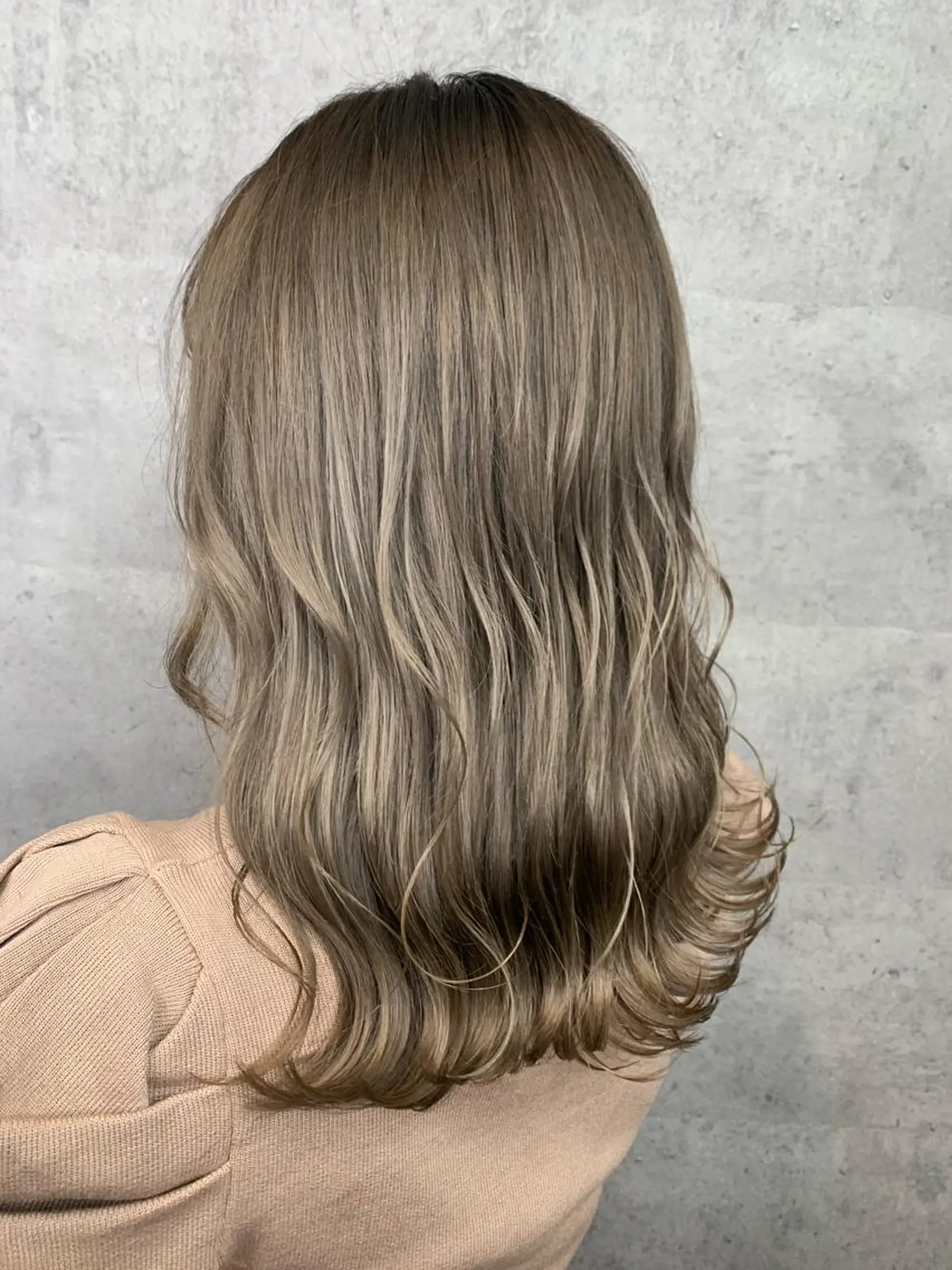 セミロング カラー ブリーチ _WHITE上本町 上本町店のヘアスタイル