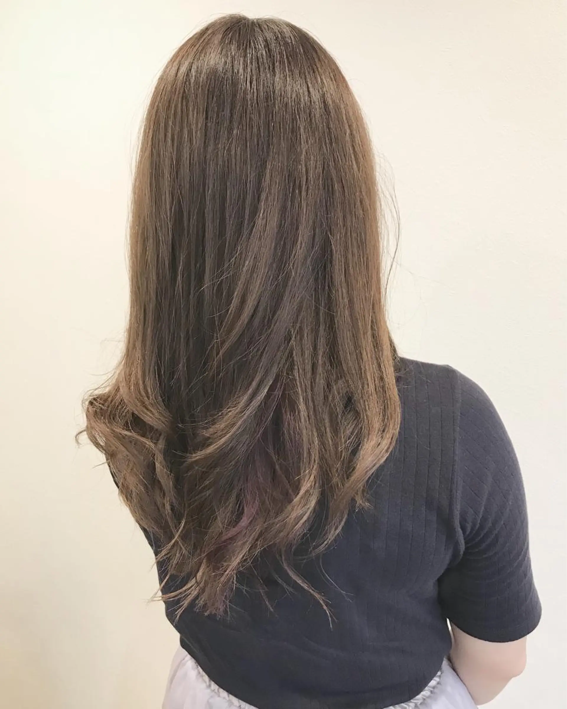 セミロング カラー インナーカラー ピンクカラー ヘアカラー トリートメント エイト ウメダのヘアスタイル