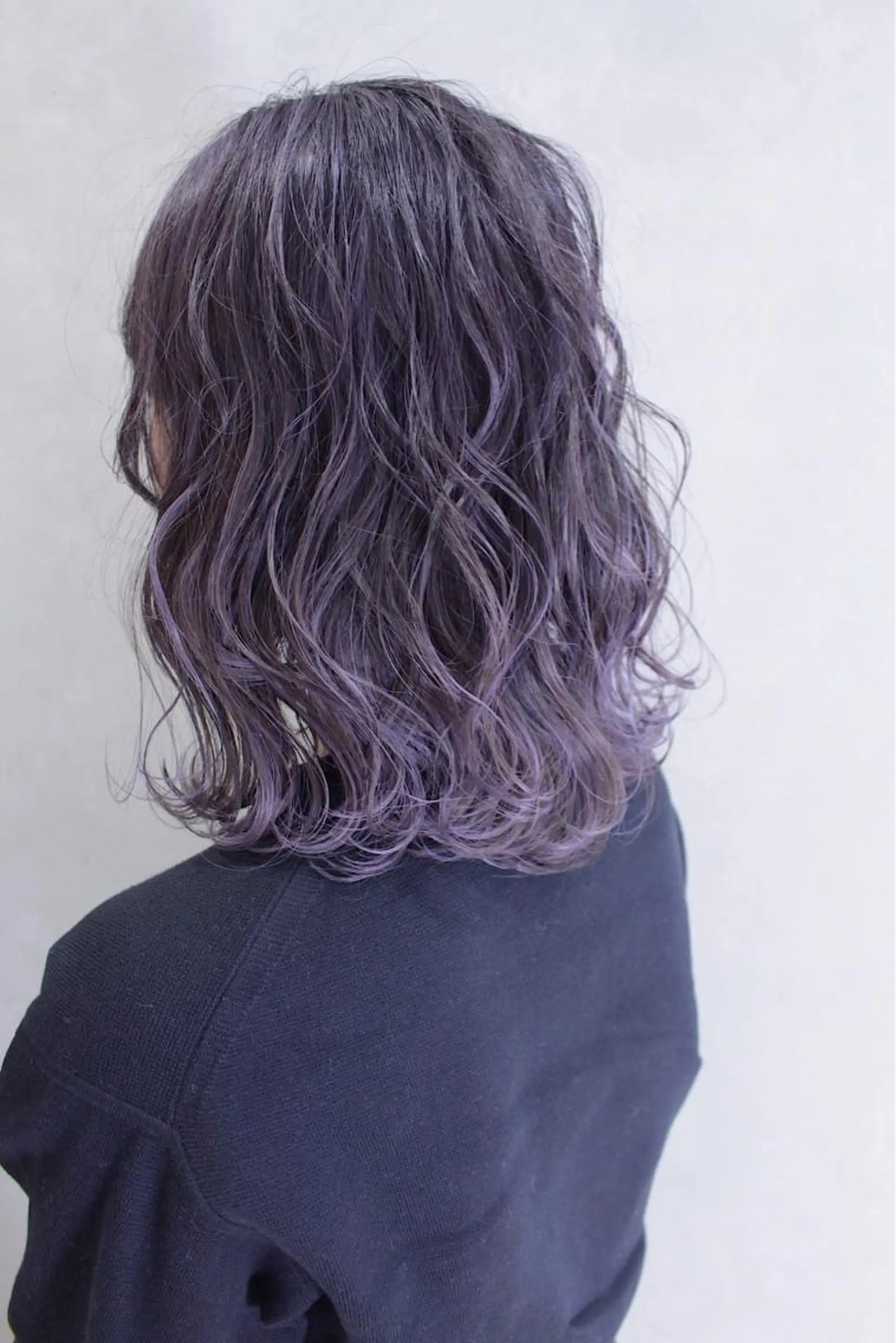 ミディアム カラー ヘアアレンジ グラデーションカラー ハイライトカラー パープルカラー ハイライト ヘアカラー トリートメント lani ブリーチ /ダブルカラーのヘアスタイル