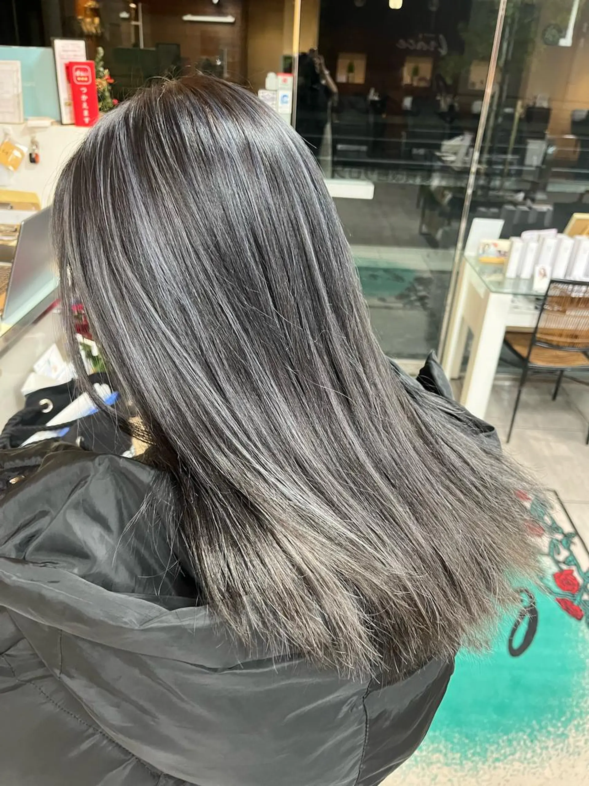 ミディアム インナー×縮毛矯正 ピンクカラー澤井里菜のヘアスタイル