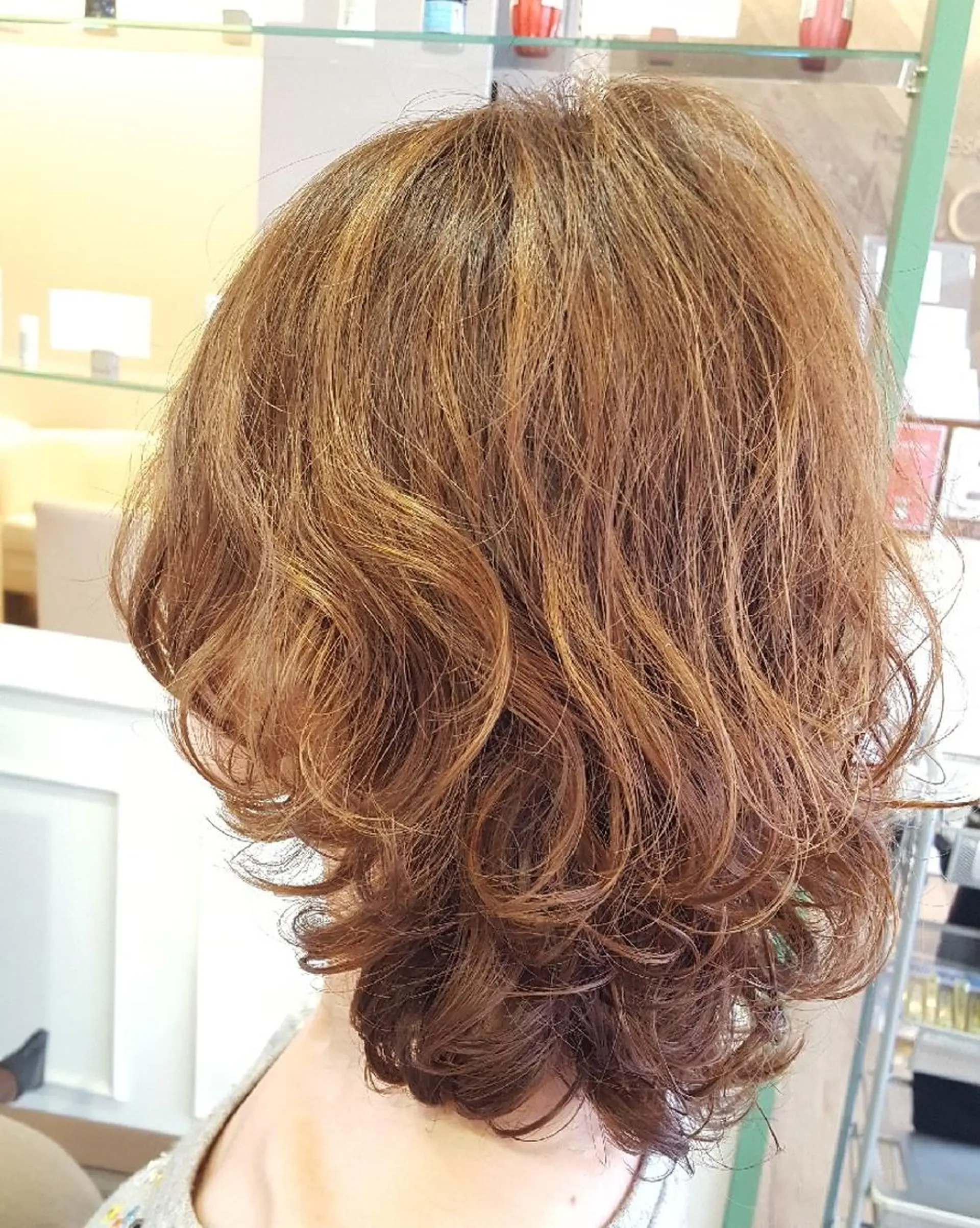 パーマ 若泉 真梨のヘアスタイル