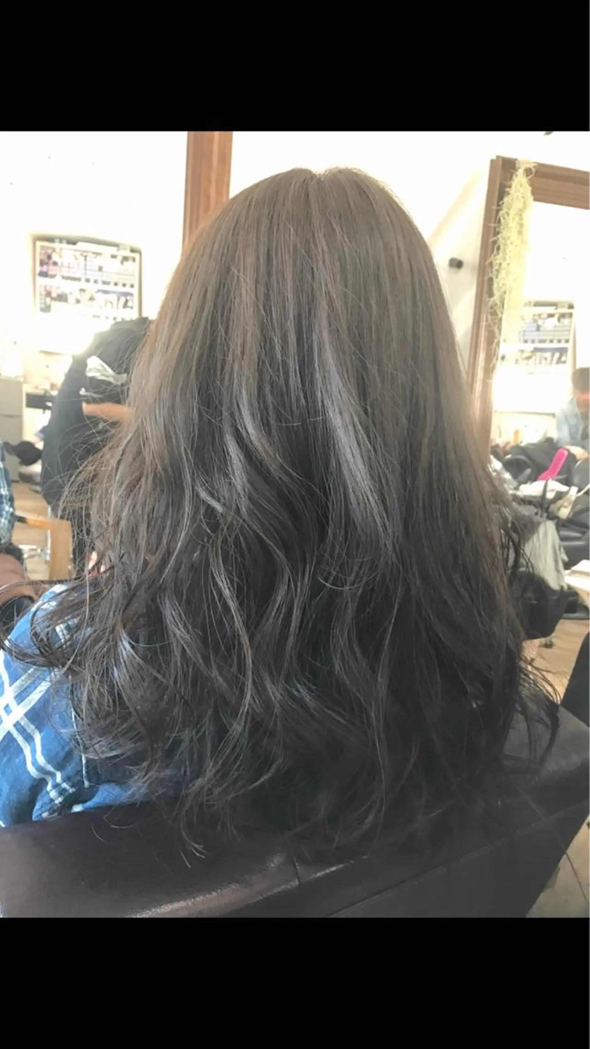 セミロング カラー アッシュ ブリーチ ブルーカラー ブルーアッシュ 白髪ぼかしハイライト バレイヤージュヤマトのヘアスタイル