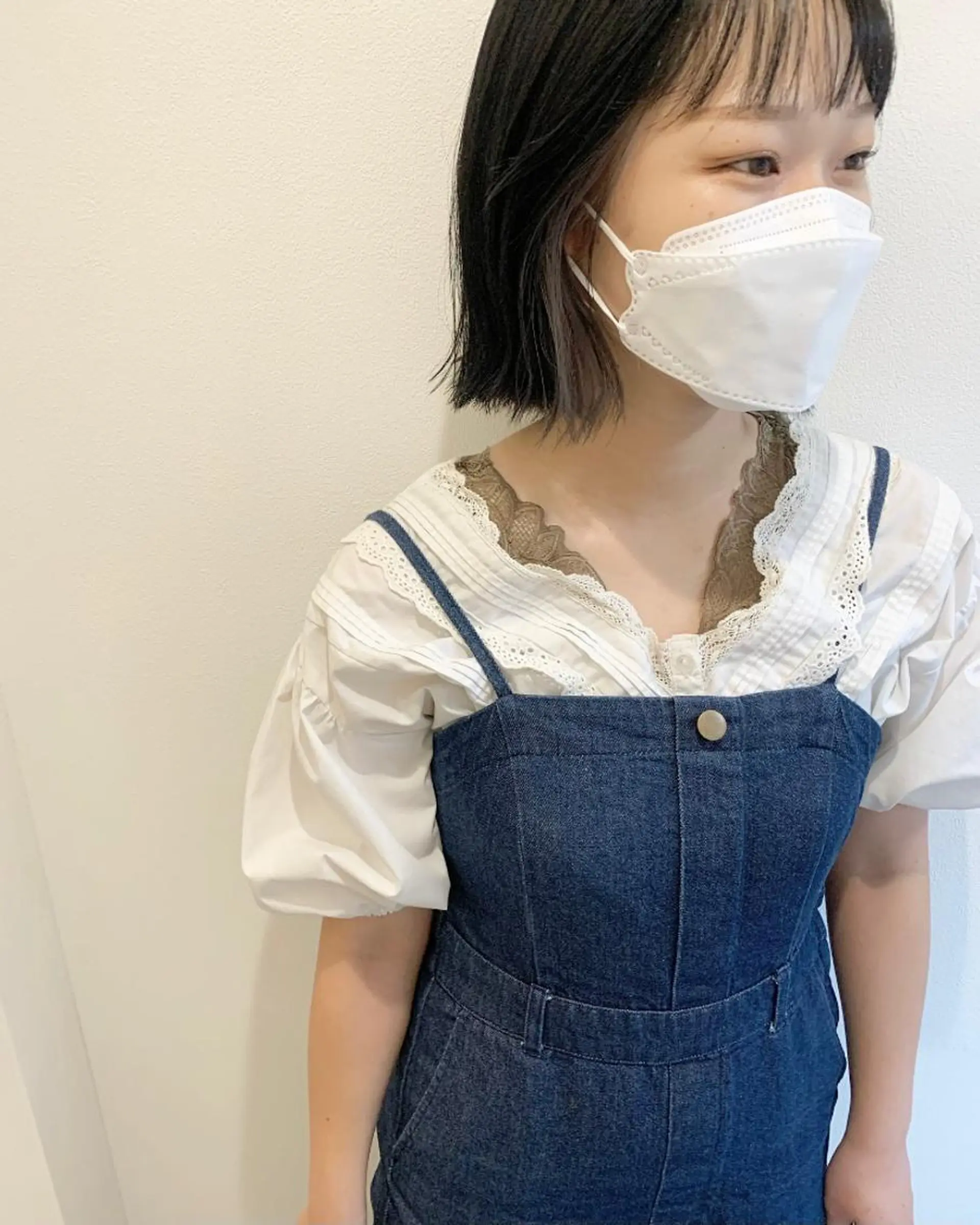 ショート カラー ブリーチ ケアブリーチ イヤリングカラー シルバー MARU パーマ/レイヤーのヘアスタイル