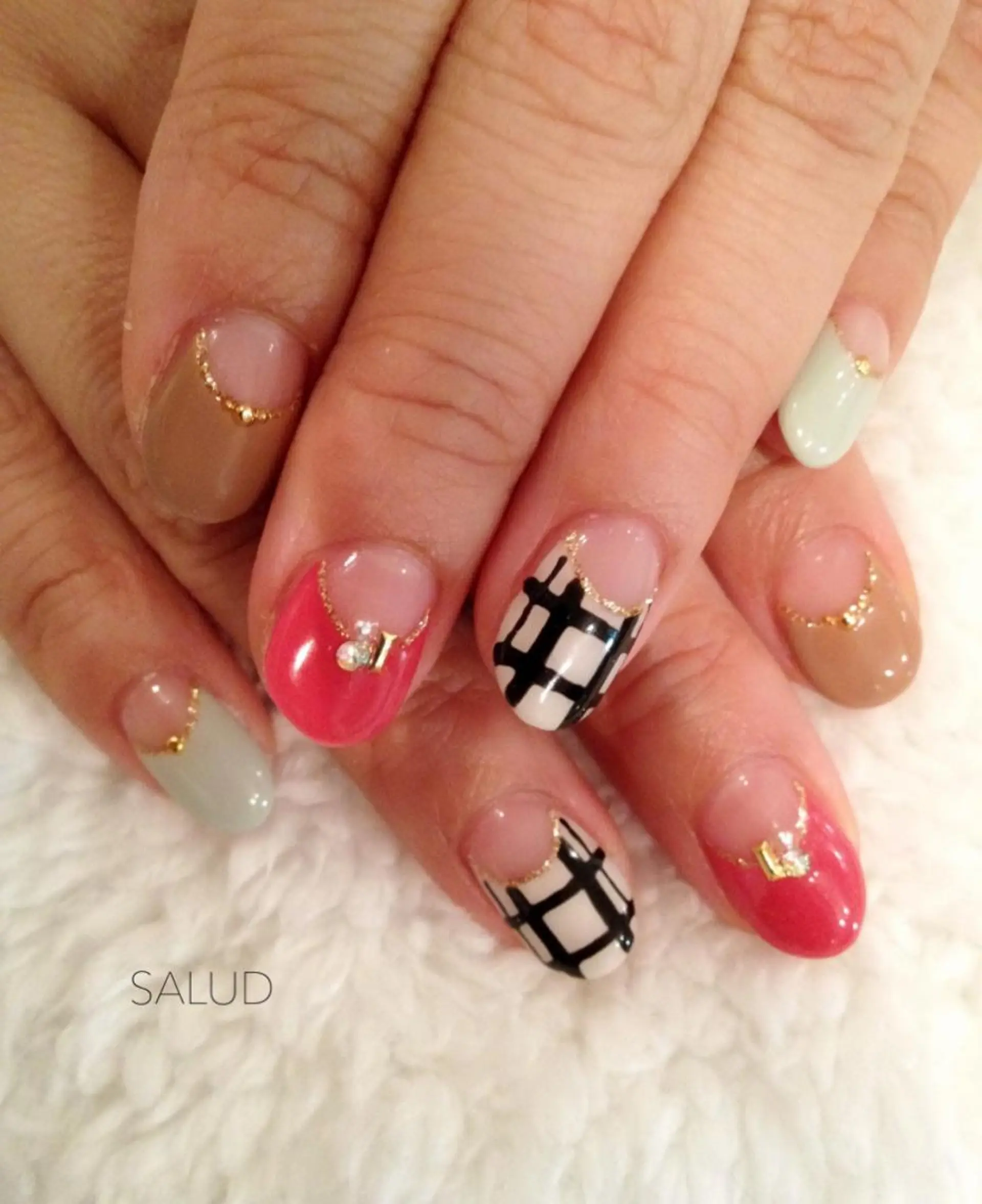 ショート ネイル ハンドネイル Nail Salon SALUDのネイルデザイン