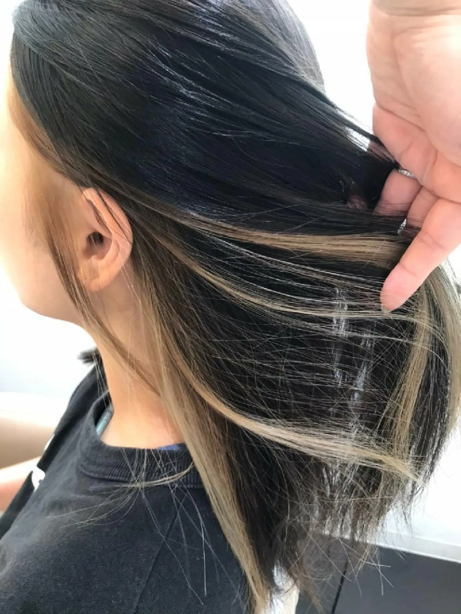 セミロング カラー ベージュカラー インナーカラー ミルクティーベージュ ヘアカラー ＡＳＨ大宮/ブリーチ 髪質改善/カラーのヘアスタイル