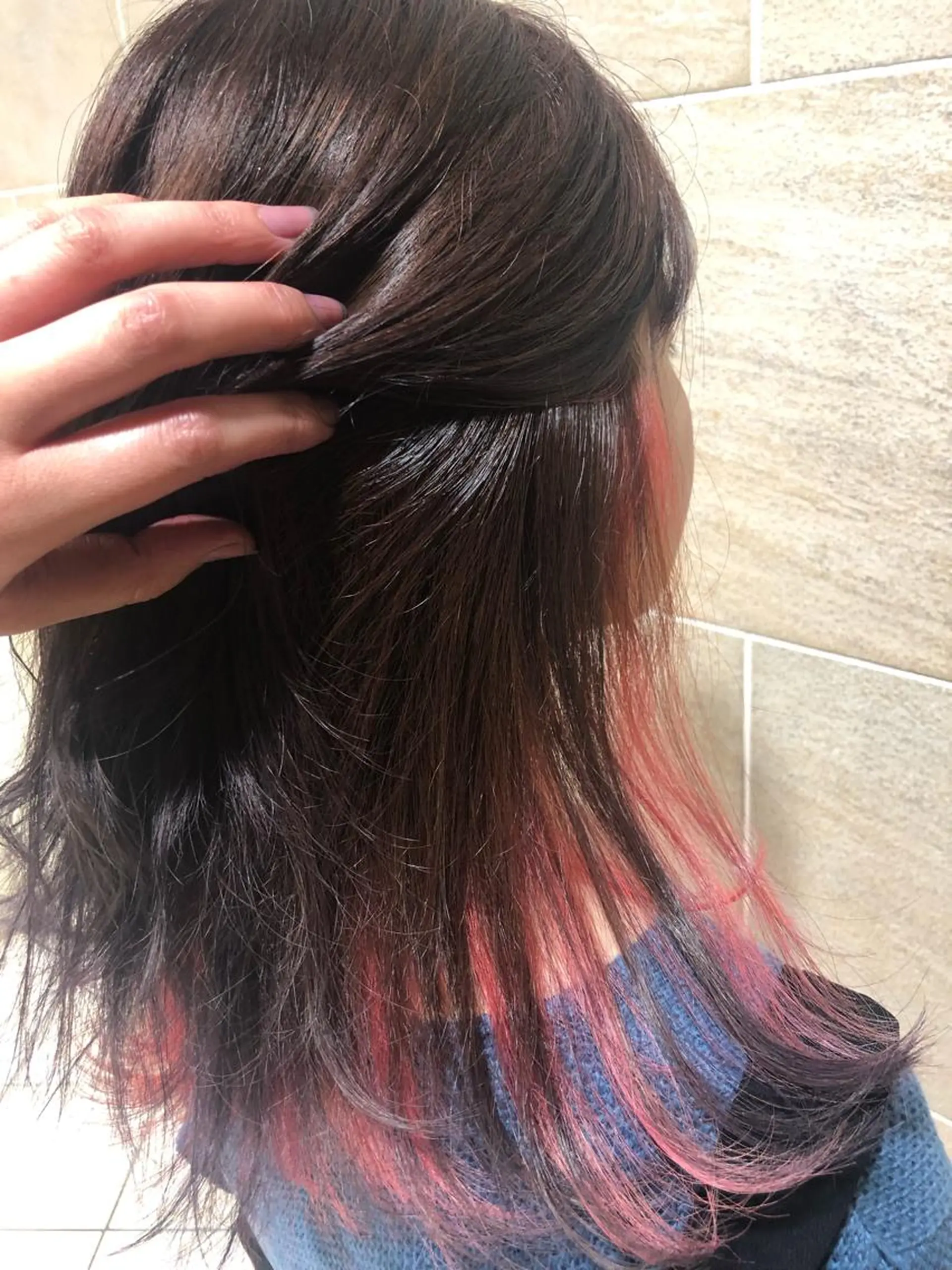 セミロング カラー インナーカラー 長谷川 華奈子のヘアスタイル