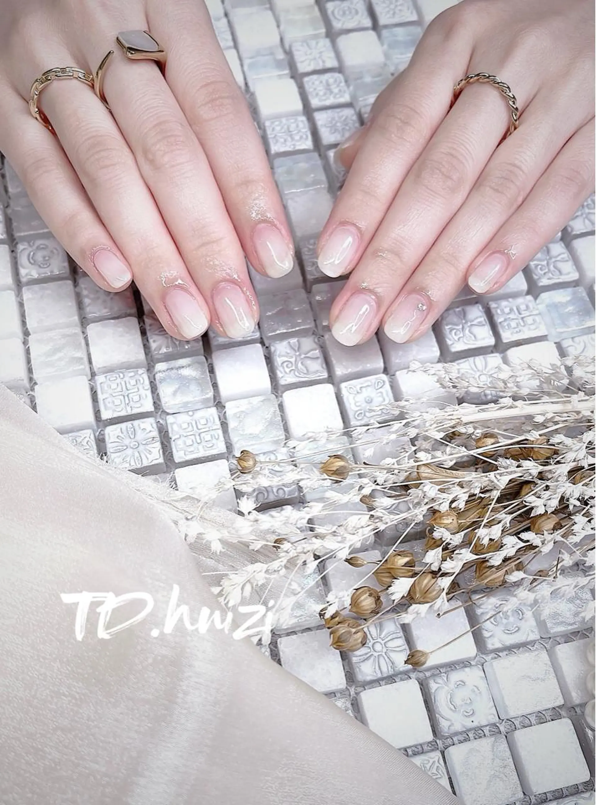 ミディアム ハンドネイル めぐみのネイルサロン スタッフ練習のネイルデザイン