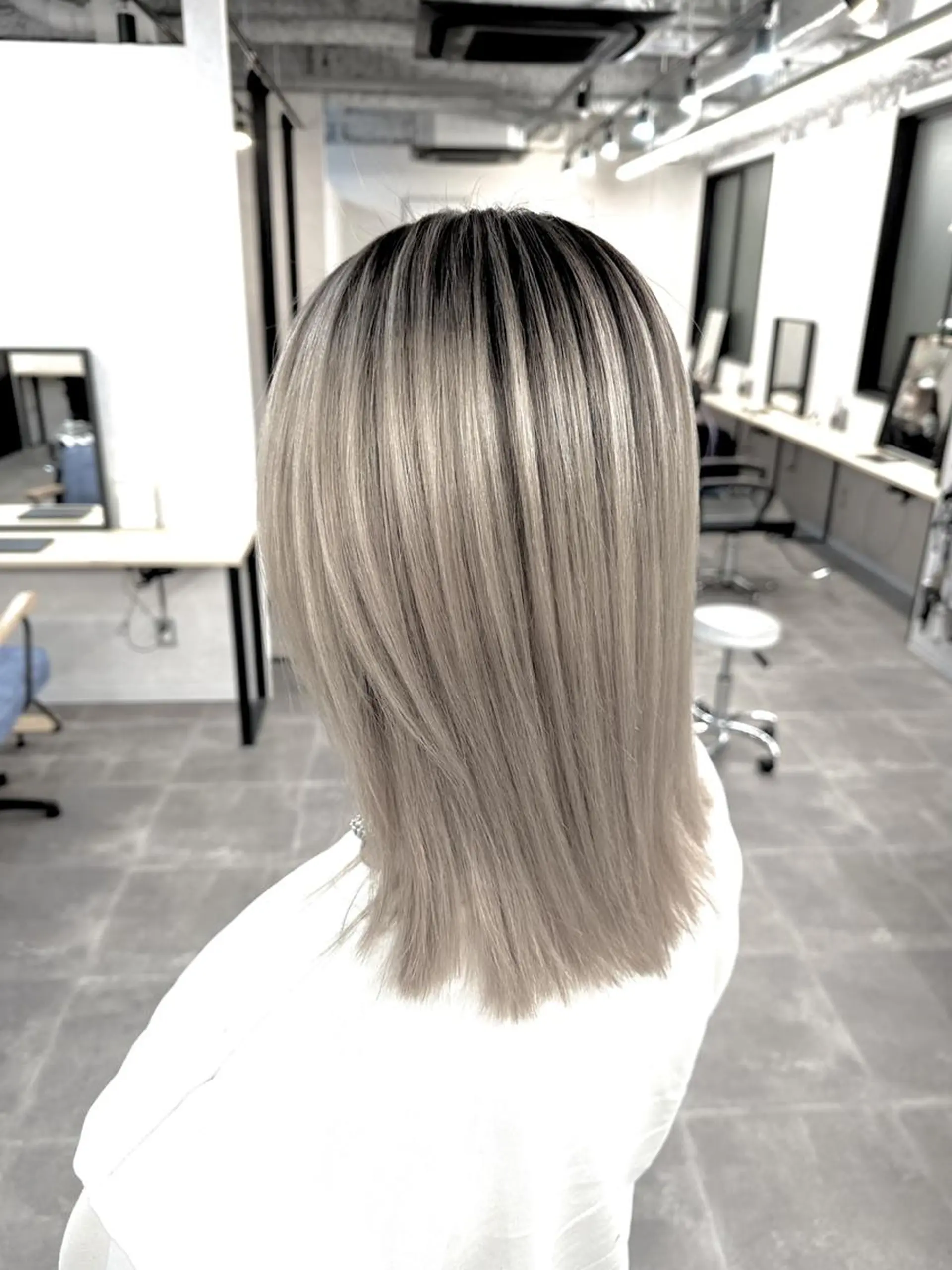 ミディアム カラー ヘアアレンジ ハイトーン カラーのヘアスタイル