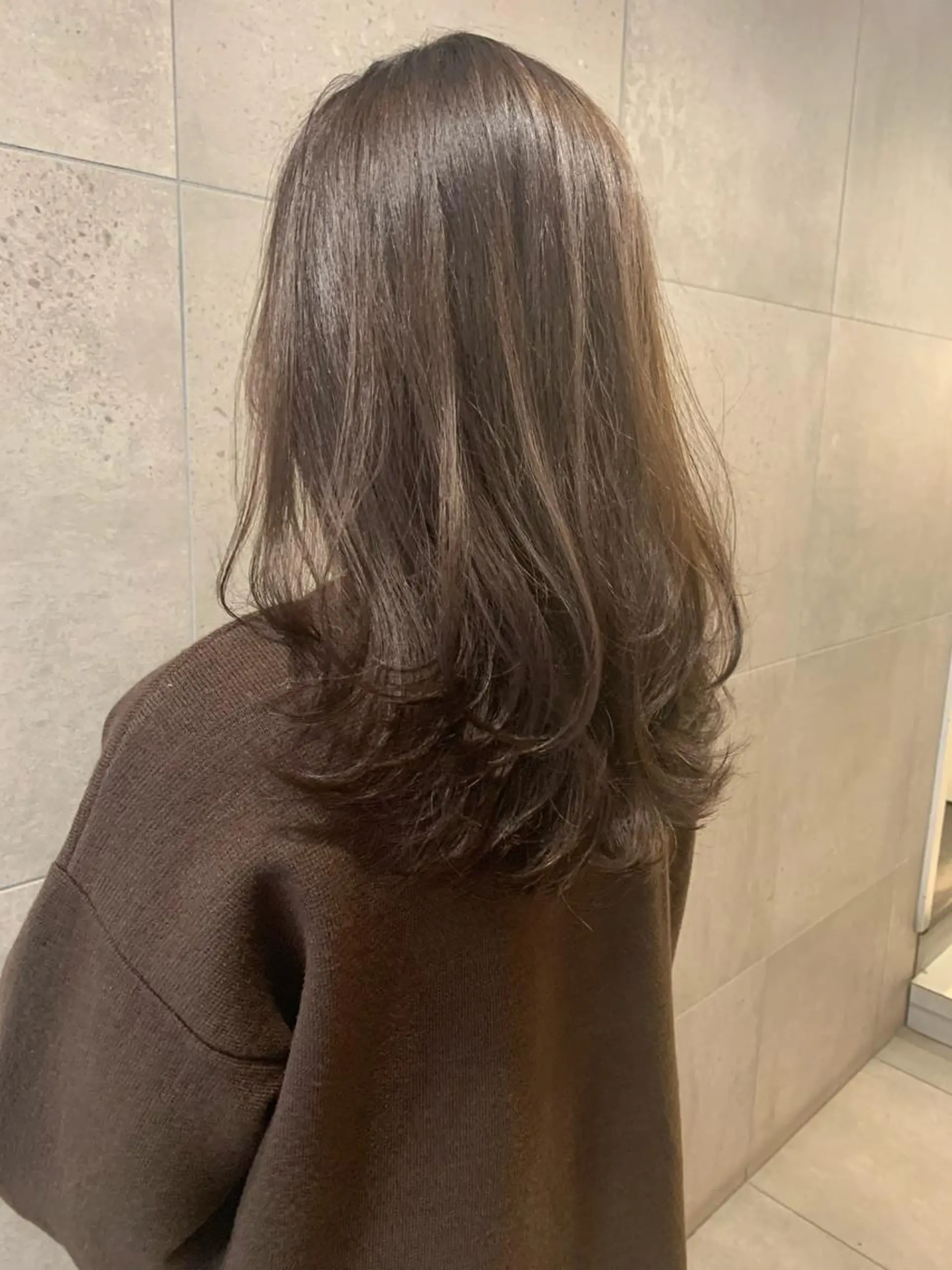 セミロング レイヤーカット 増田 晃士のヘアスタイル