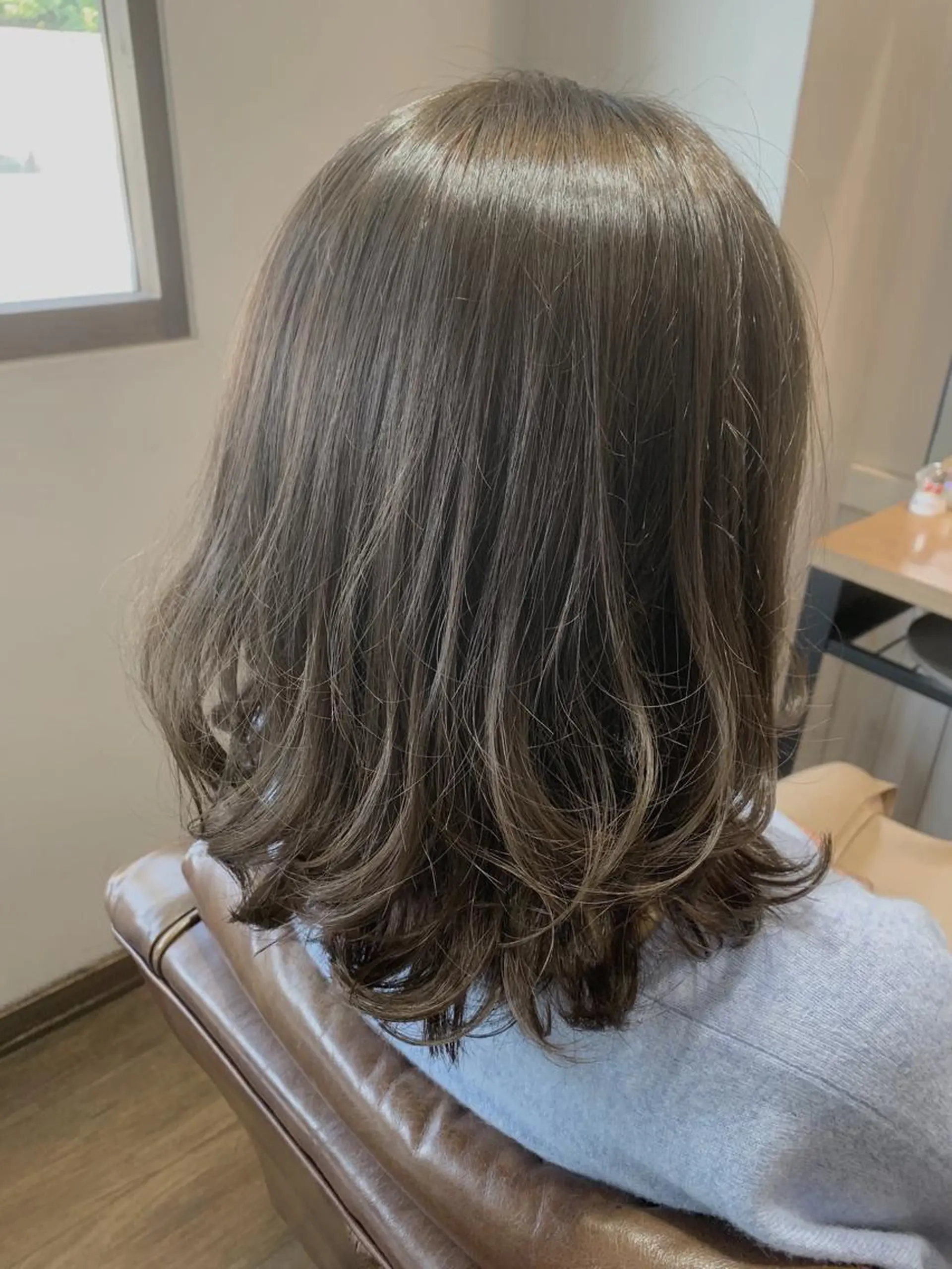 ミディアム ヘアカラー トリートメント リンネ 甲東園のヘアスタイル