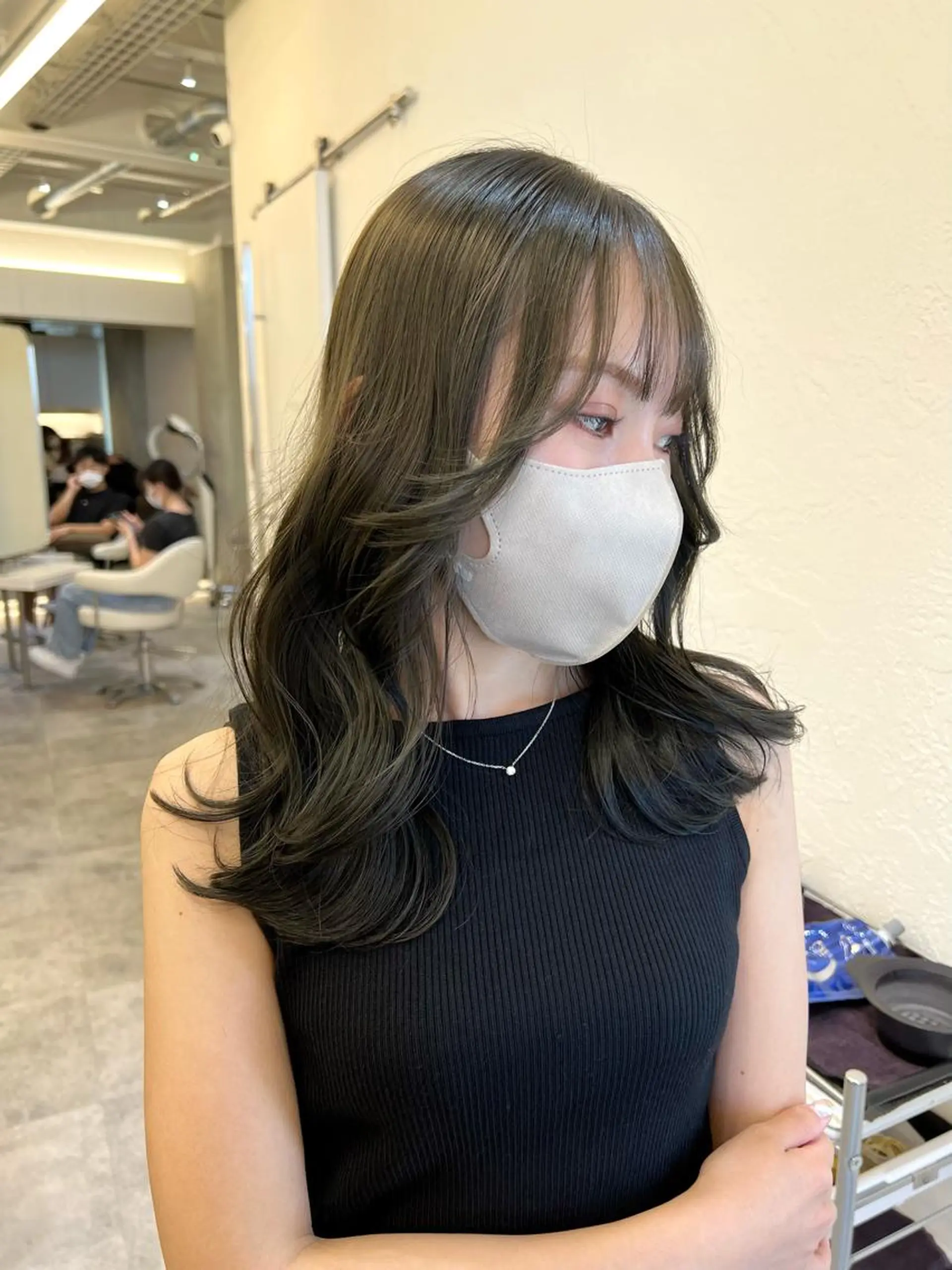 セミロング カラー ヘアアレンジ 透明感カラー グレージュ オリーブグレージュ オリーブグレー くびれヘア 髪質改善/縮毛矯正 鈴木裕介のヘアスタイル