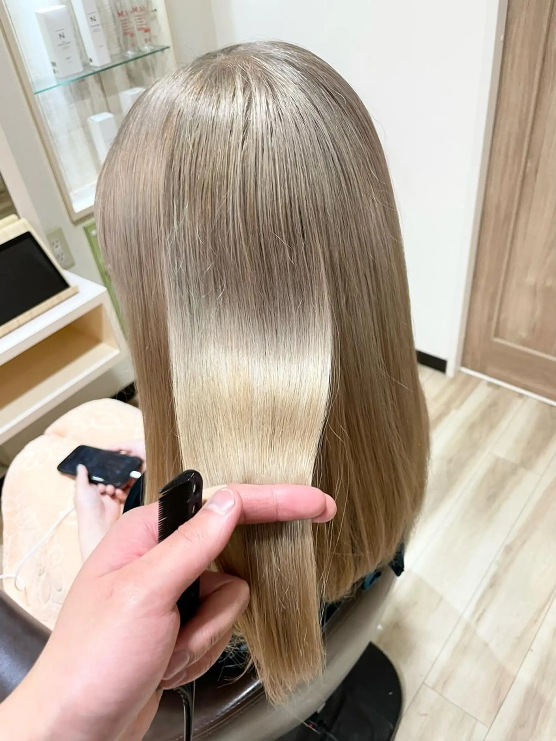 セミロング カラー 🌈派手髪ハイトーン 🌈鈴木亮太🌈のヘアスタイル